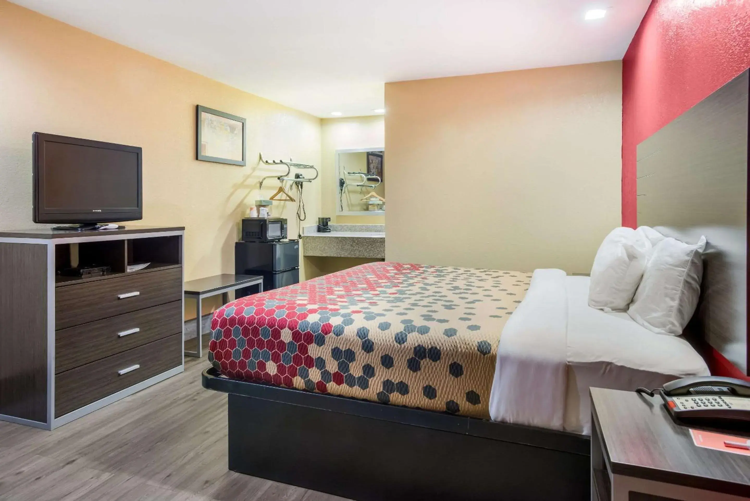 King Room - Smoking in Econo Lodge Lake Charles University Area King Room - Smoking in Econo Lodge Lake Charles University Area