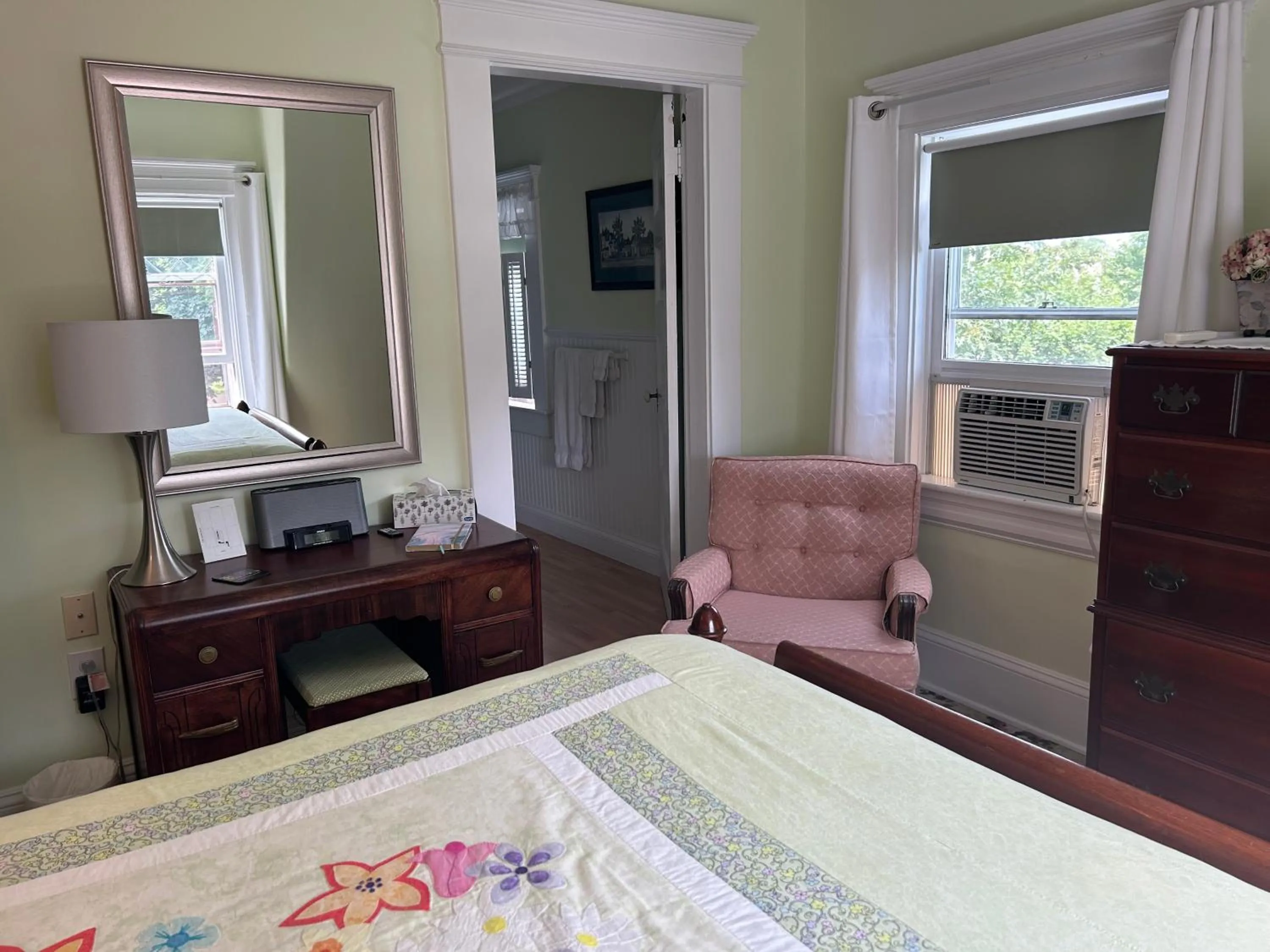 Seating area, Bed in Belgravia B&B