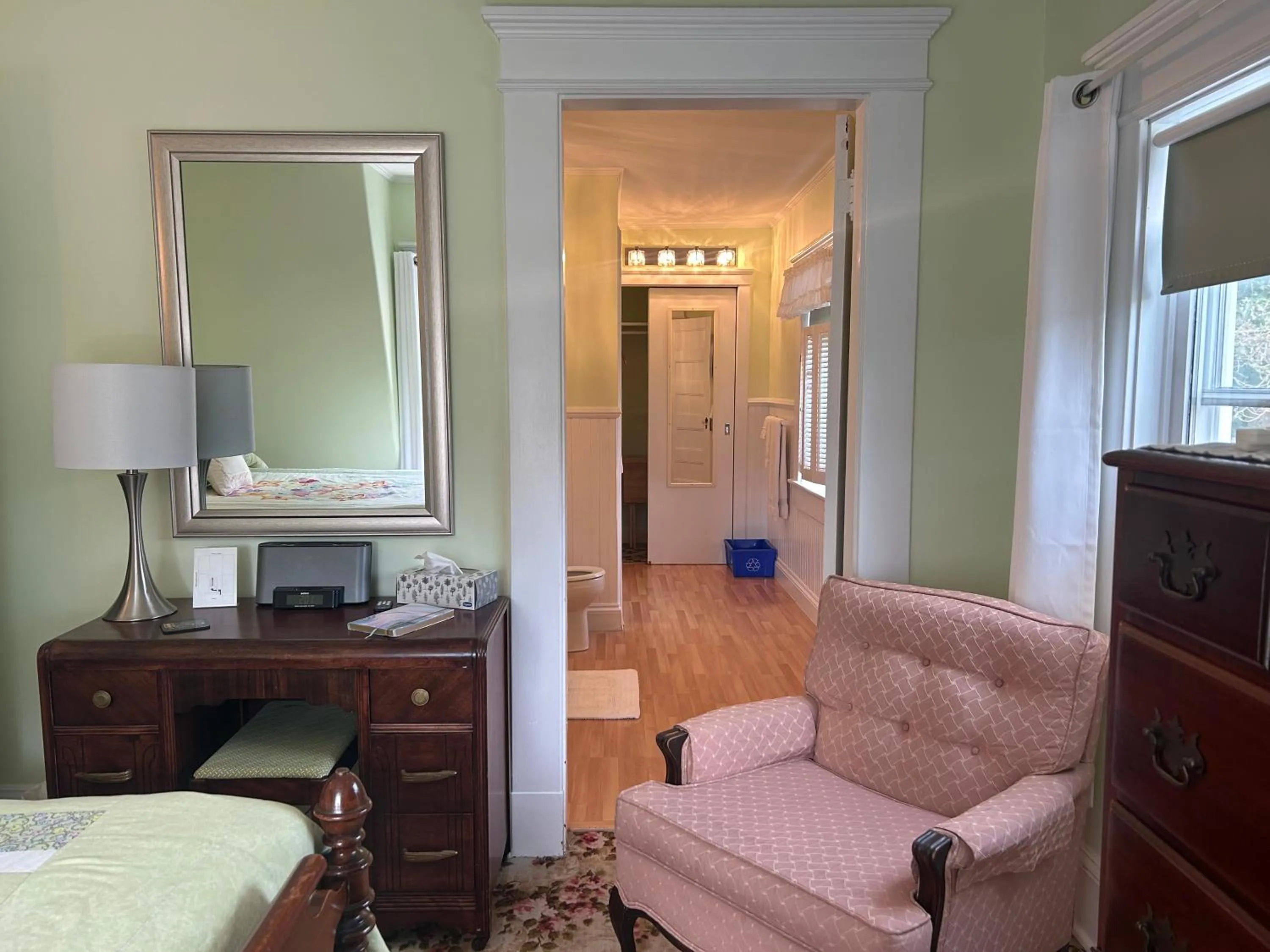 Bathroom, Bed in Belgravia B&B