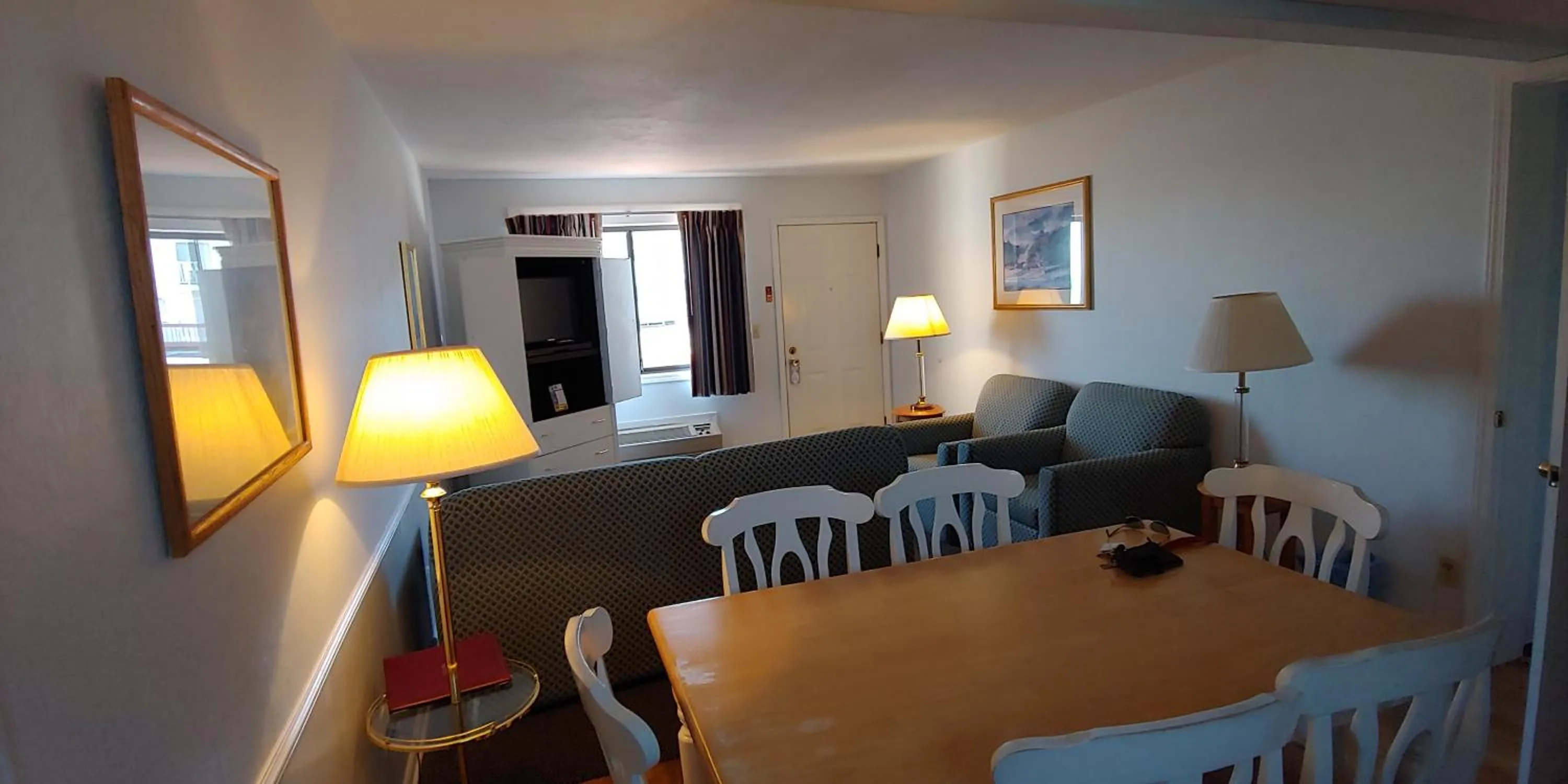 Bed in Sunrise Beach Motel