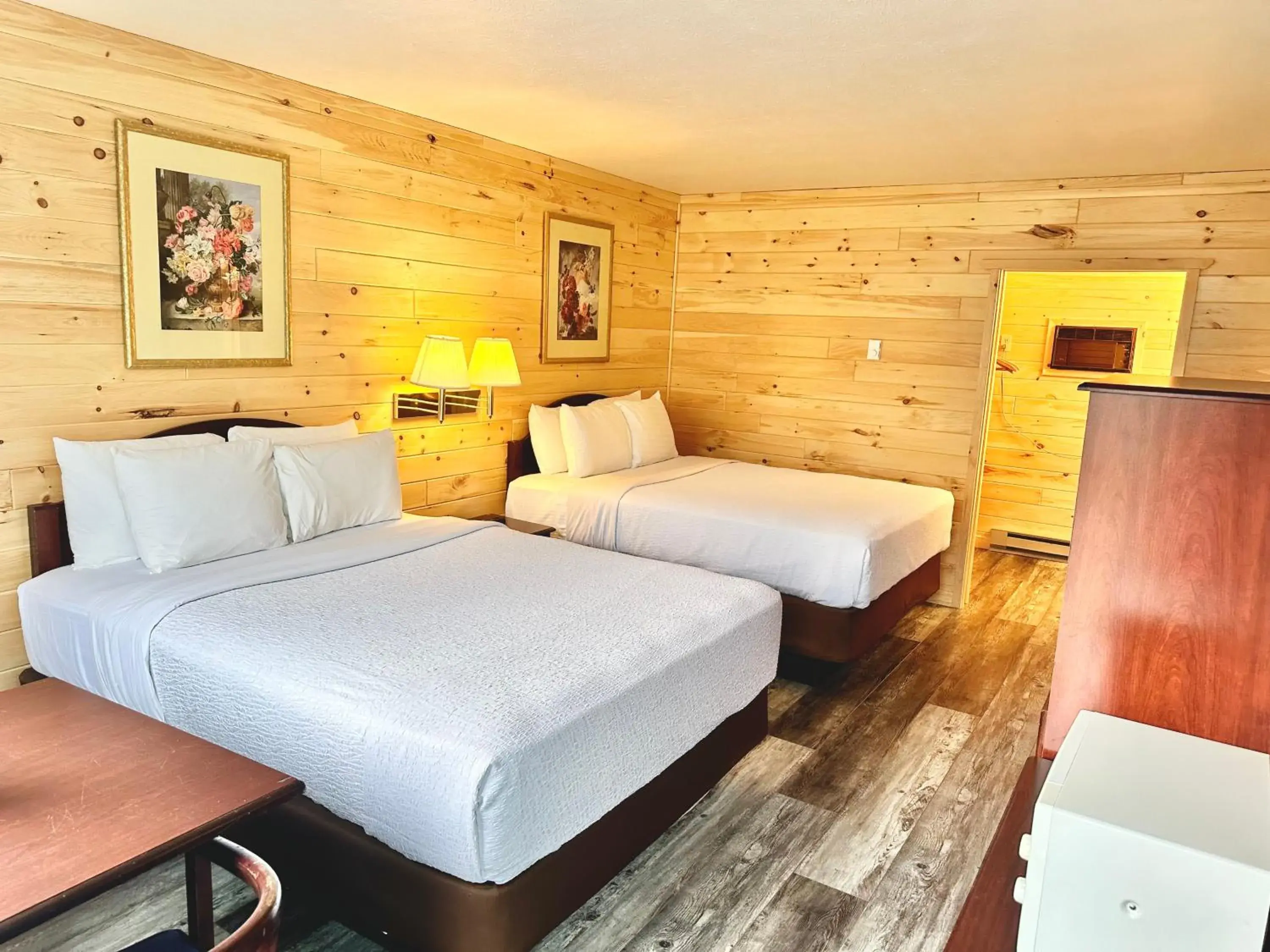 Budget Double Room in Sunrise Beach Motel Budget Double Room in Sunrise Beach Motel