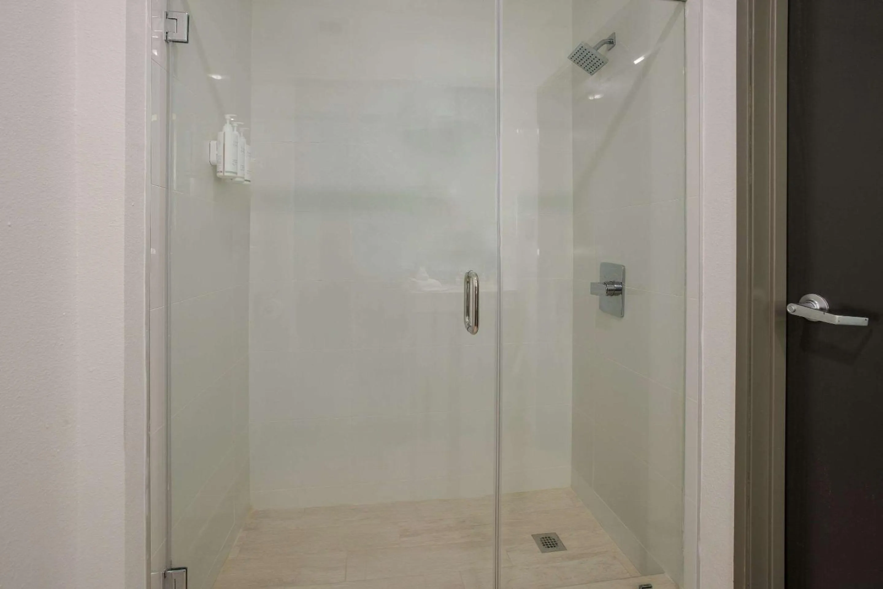 Bedroom, Bathroom in Quality Suites Lake Charles Downtown