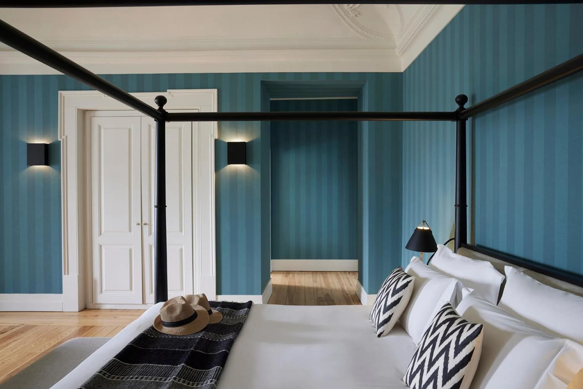 Decorative detail, Bed in Palacio da Lousa Boutique Hotel