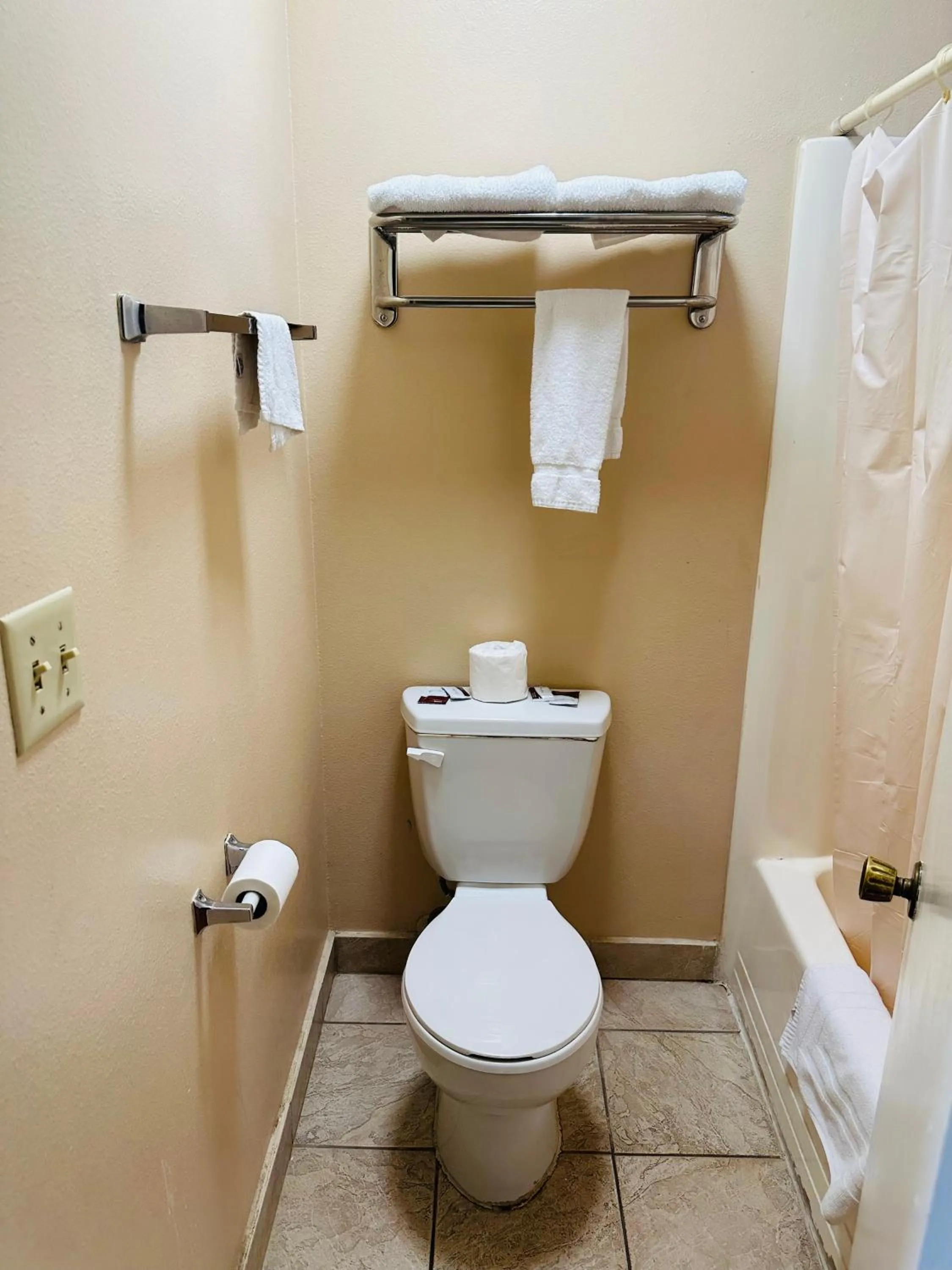 Bathroom in Franciscan Inn Motel