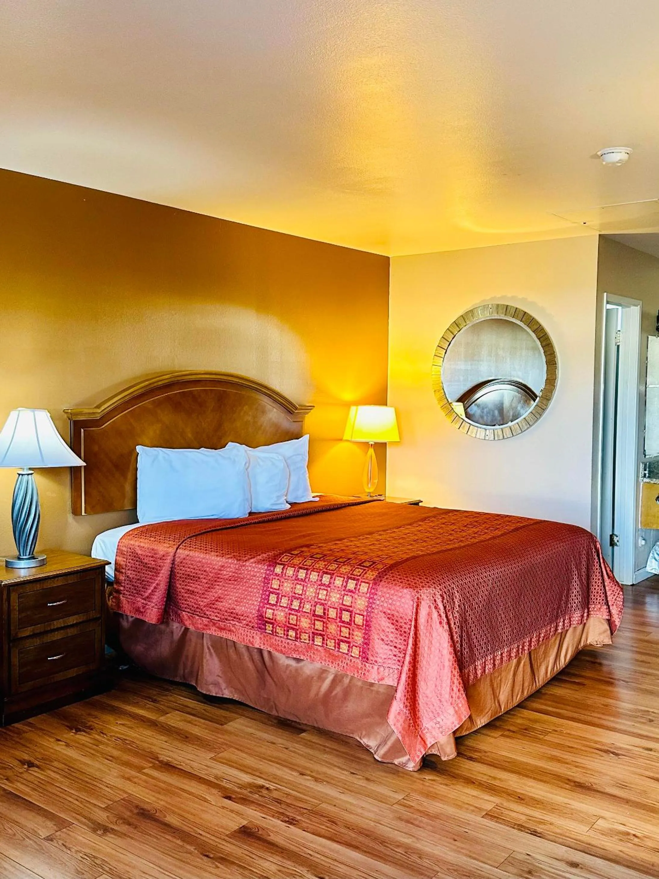 Bed in Franciscan Inn Motel