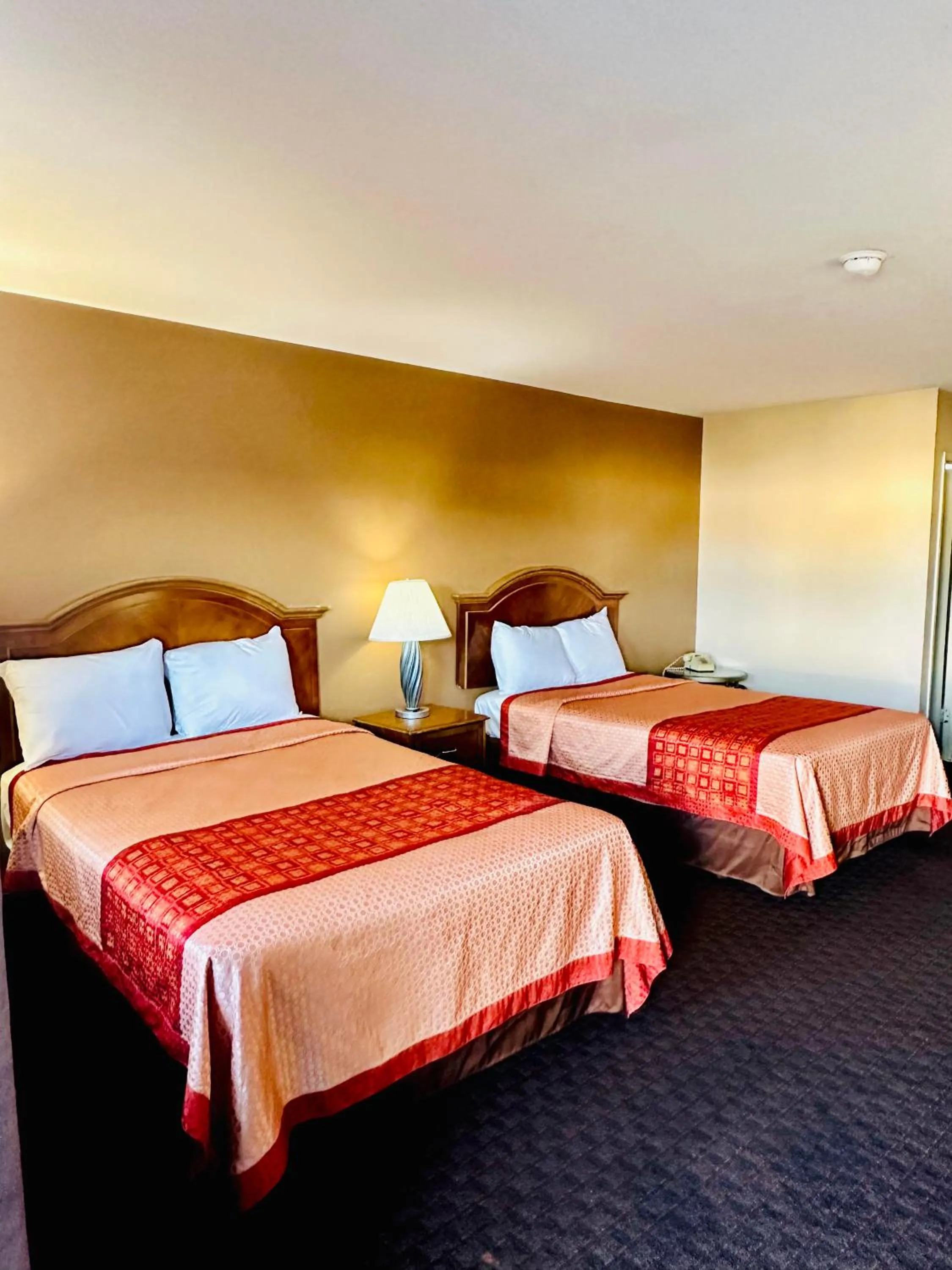 Bed in Franciscan Inn Motel