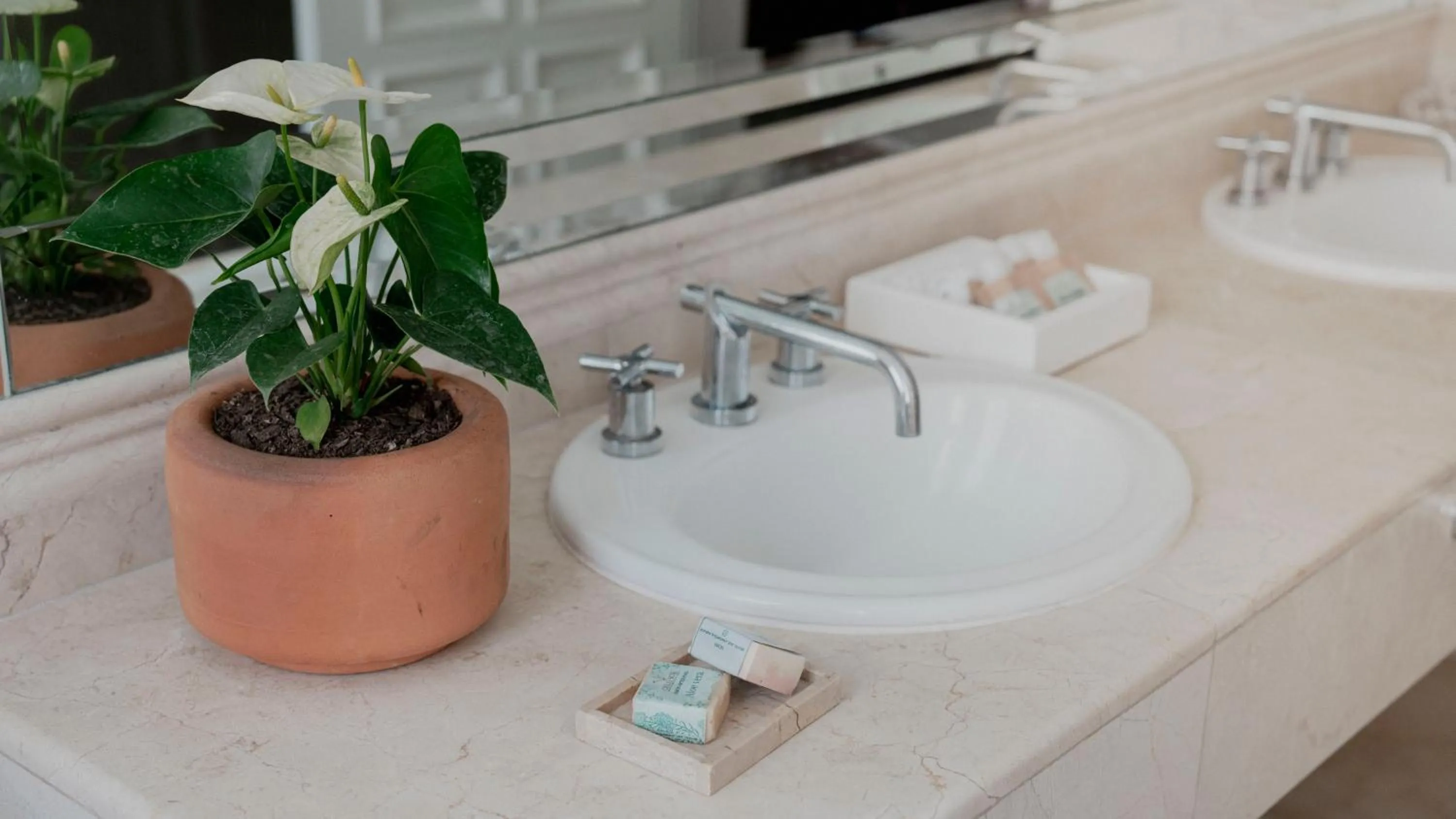 Casa Bonita Hotel & Luxury Residence