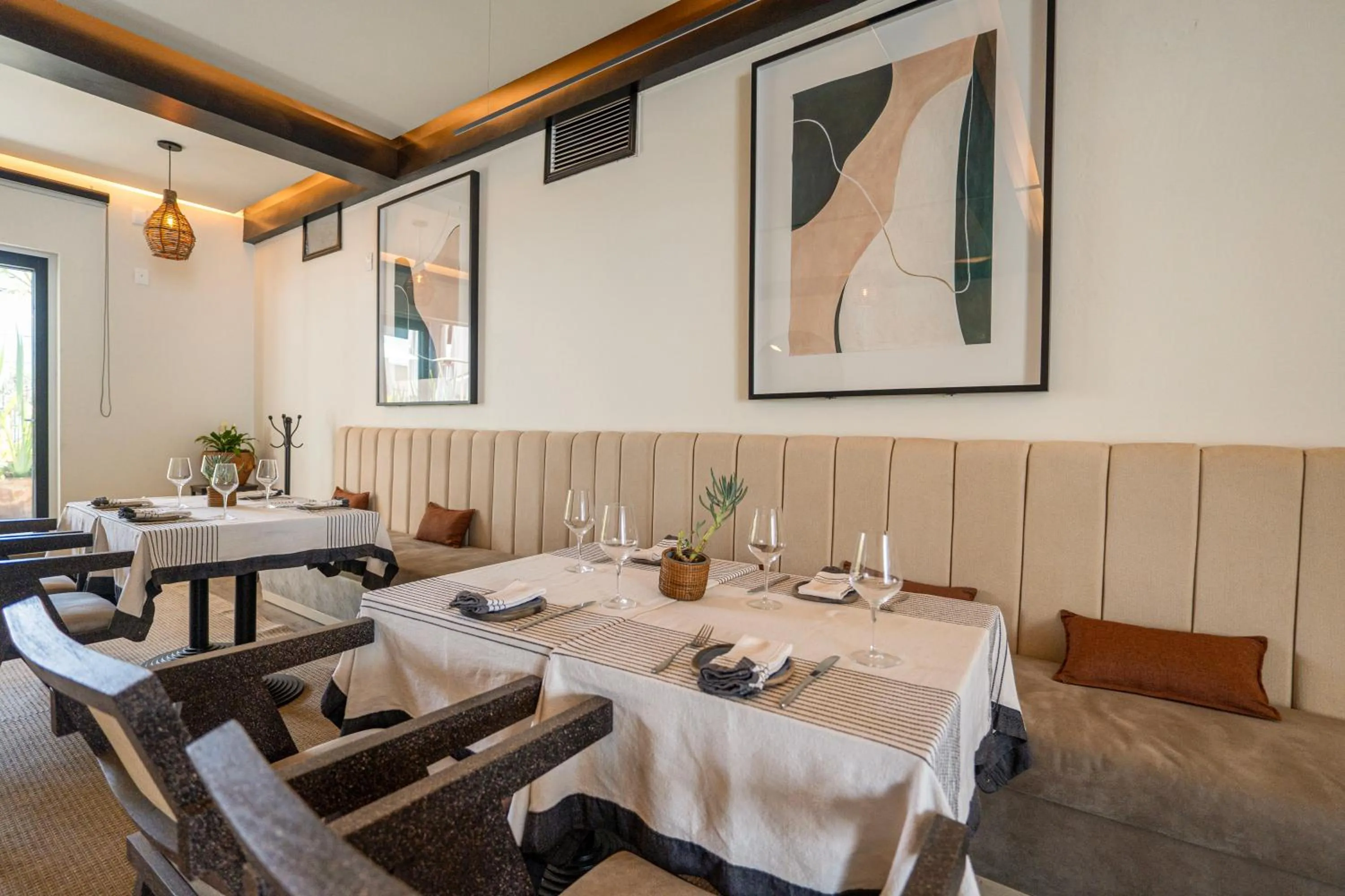 Restaurant/places to eat in Casa Bonita Hotel & Luxury Residence