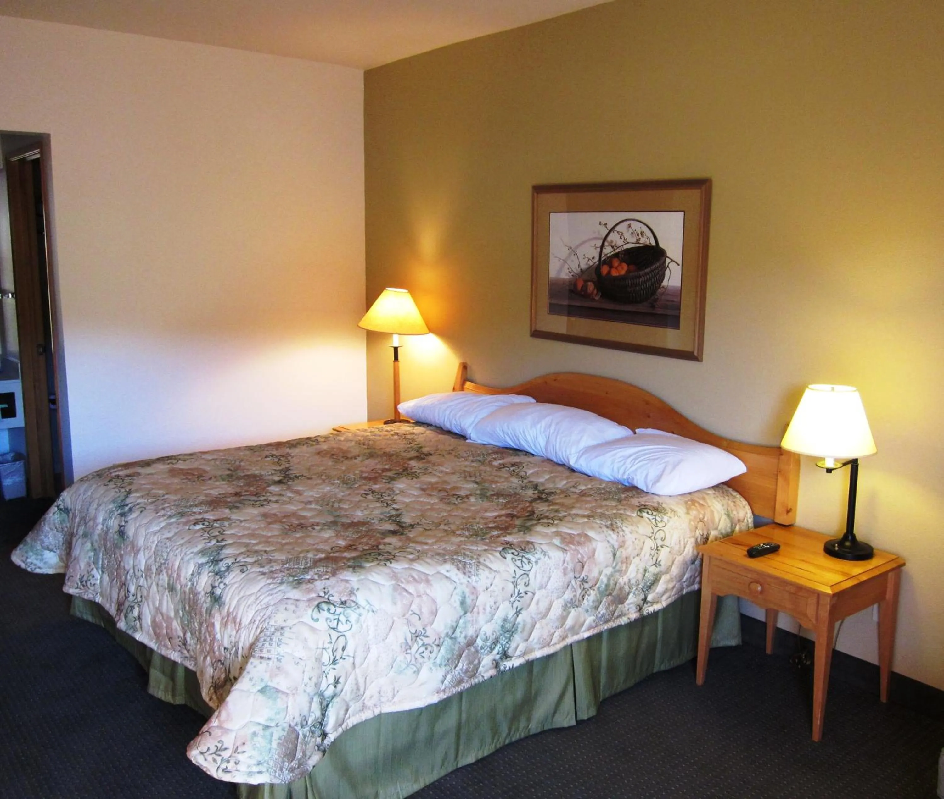 Photo of the whole room, Bed in Fidalgo Country Inn
