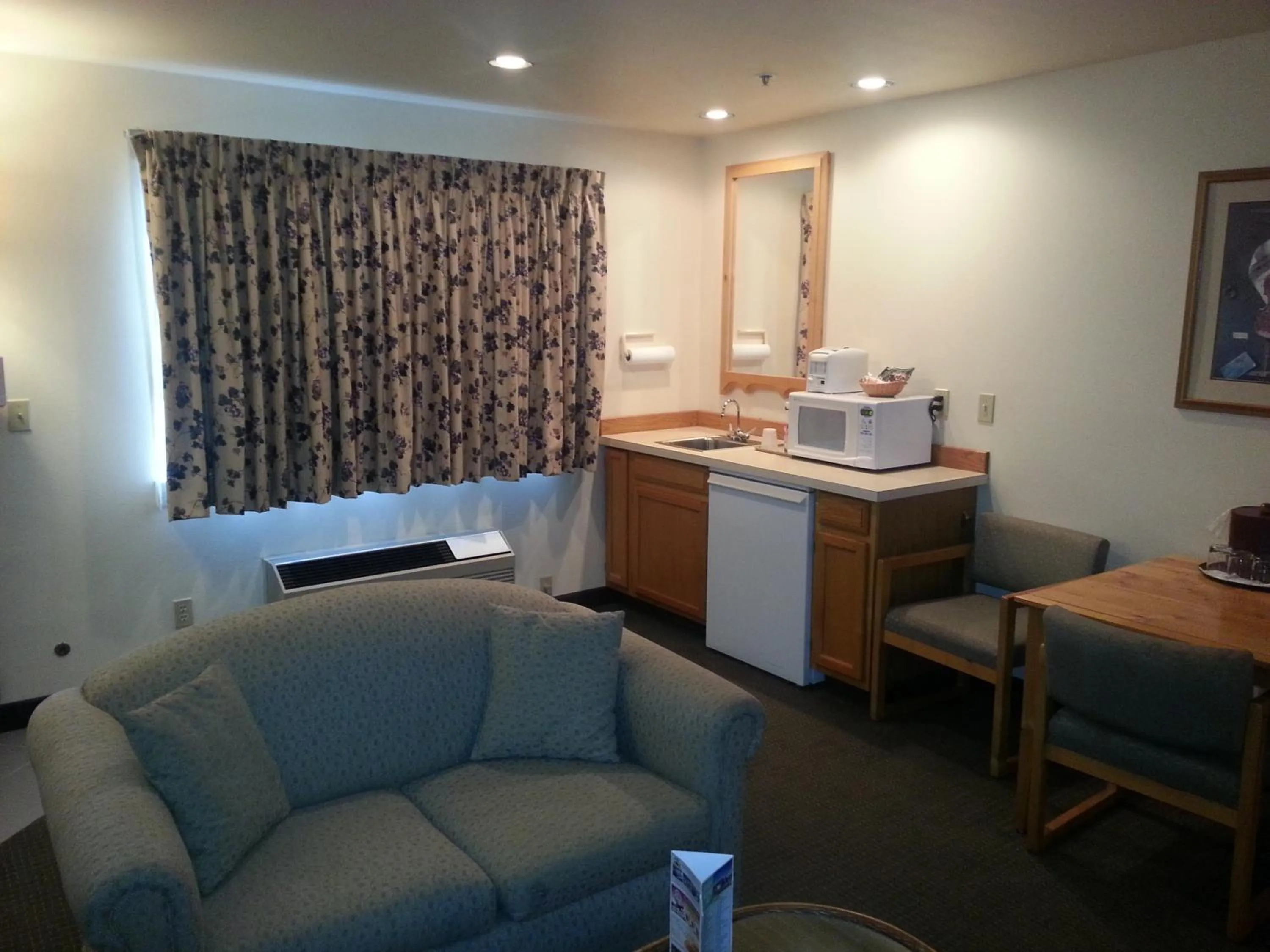 Kitchen or kitchenette in Fidalgo Country Inn