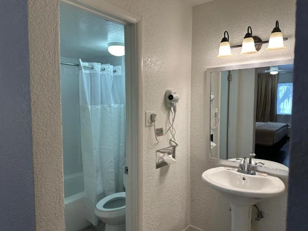 Bathroom in Premier Inns Metro