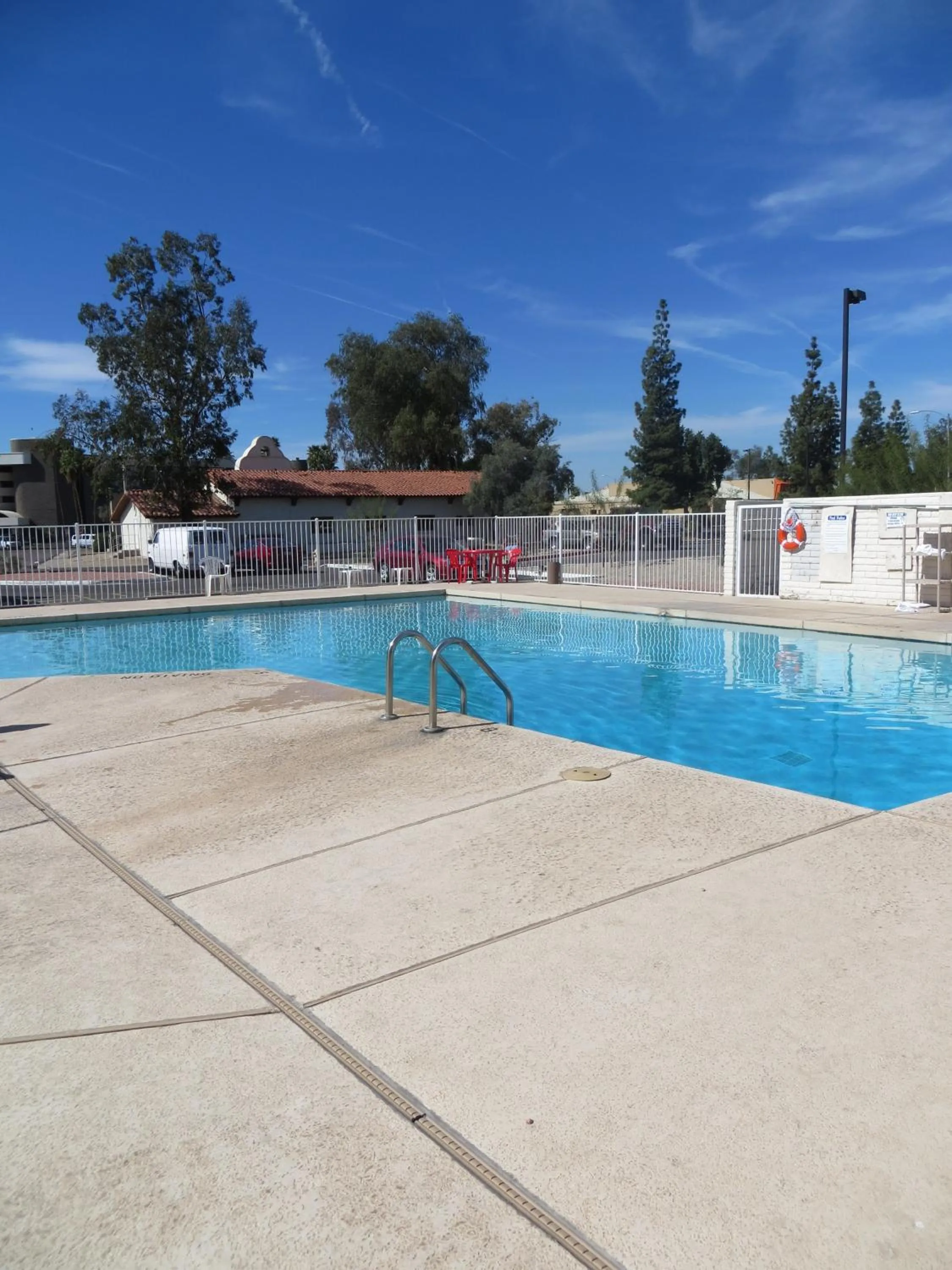Swimming pool in Premier Inns Metro
