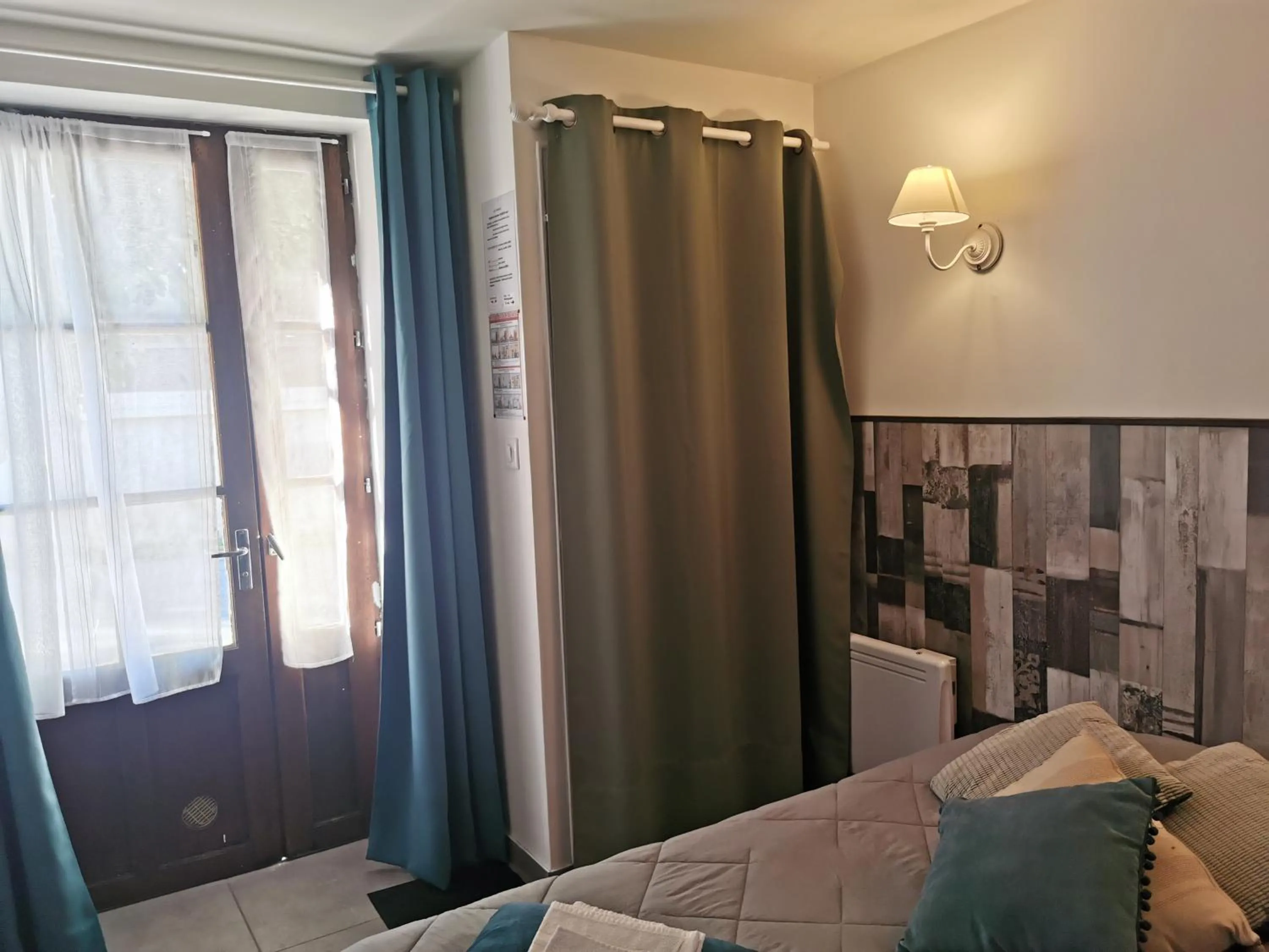 Bedroom, Bed in Les Tamaris