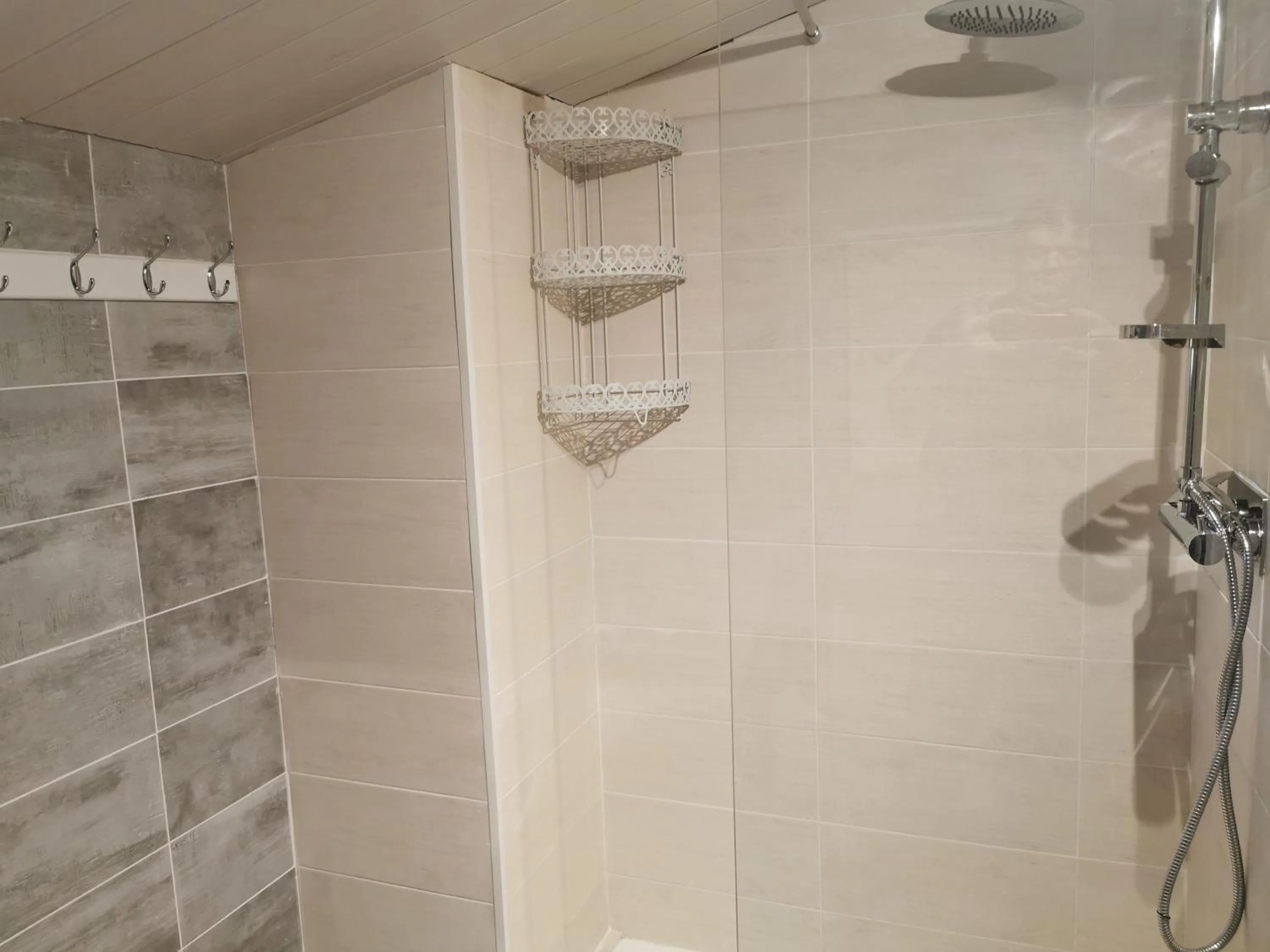 Shower in Les Tamaris