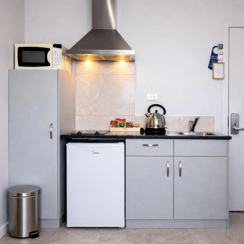 kitchen in BKs Premier Motel Esplanade