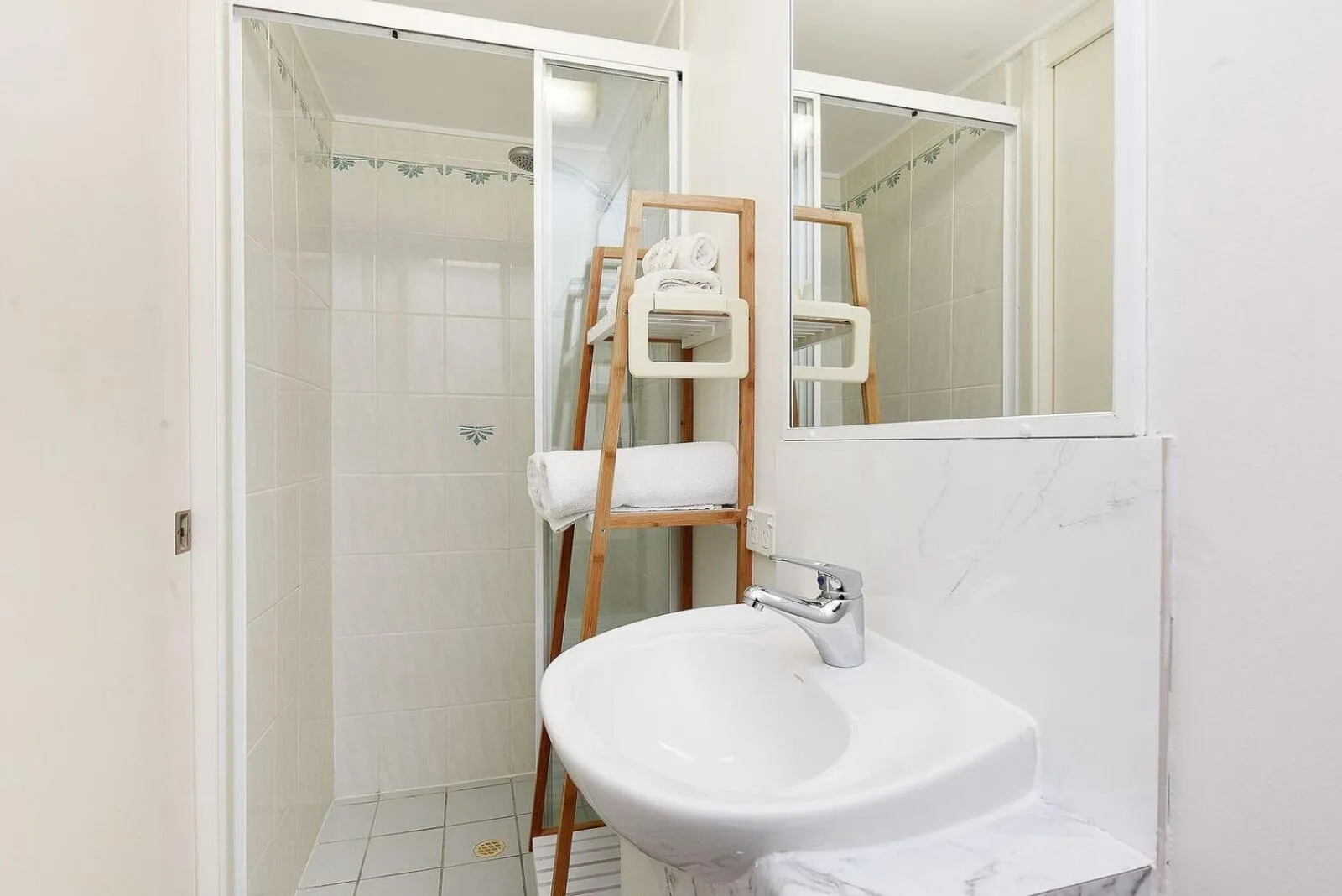 Lindomare Apartments