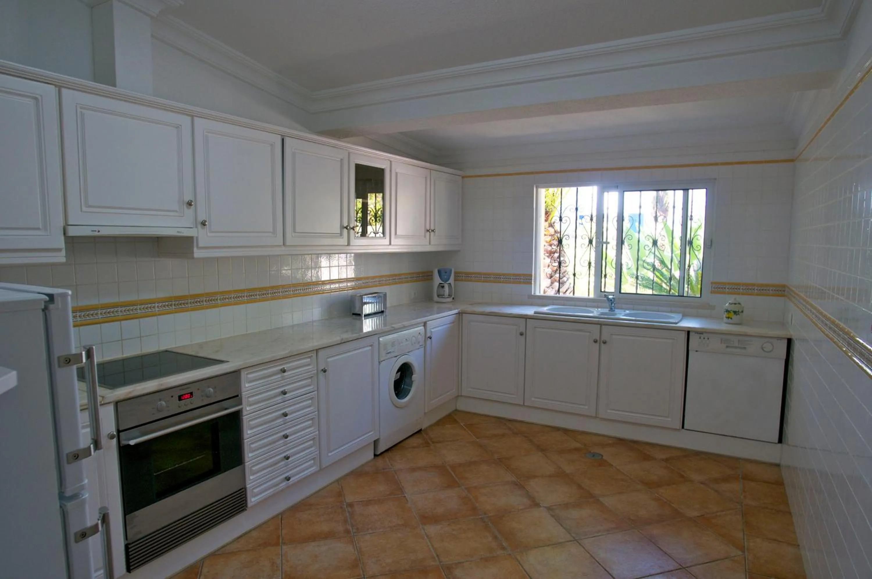 Kitchen or kitchenette in Vale Do Garrao Villas