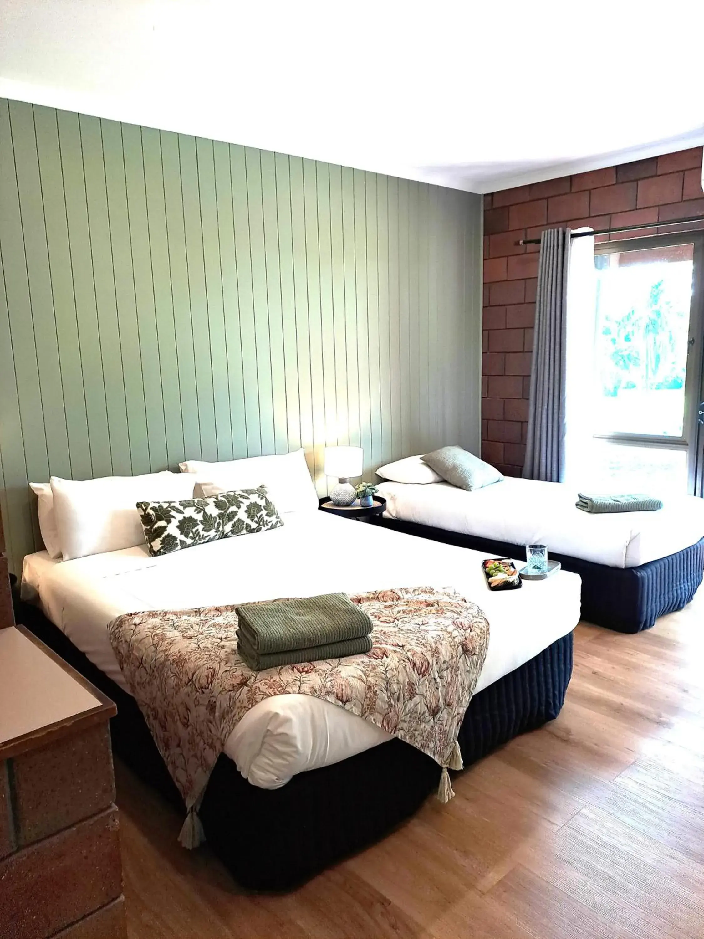 Deluxe Triple Room in Malanda Lodge Deluxe Triple Room in Malanda Lodge