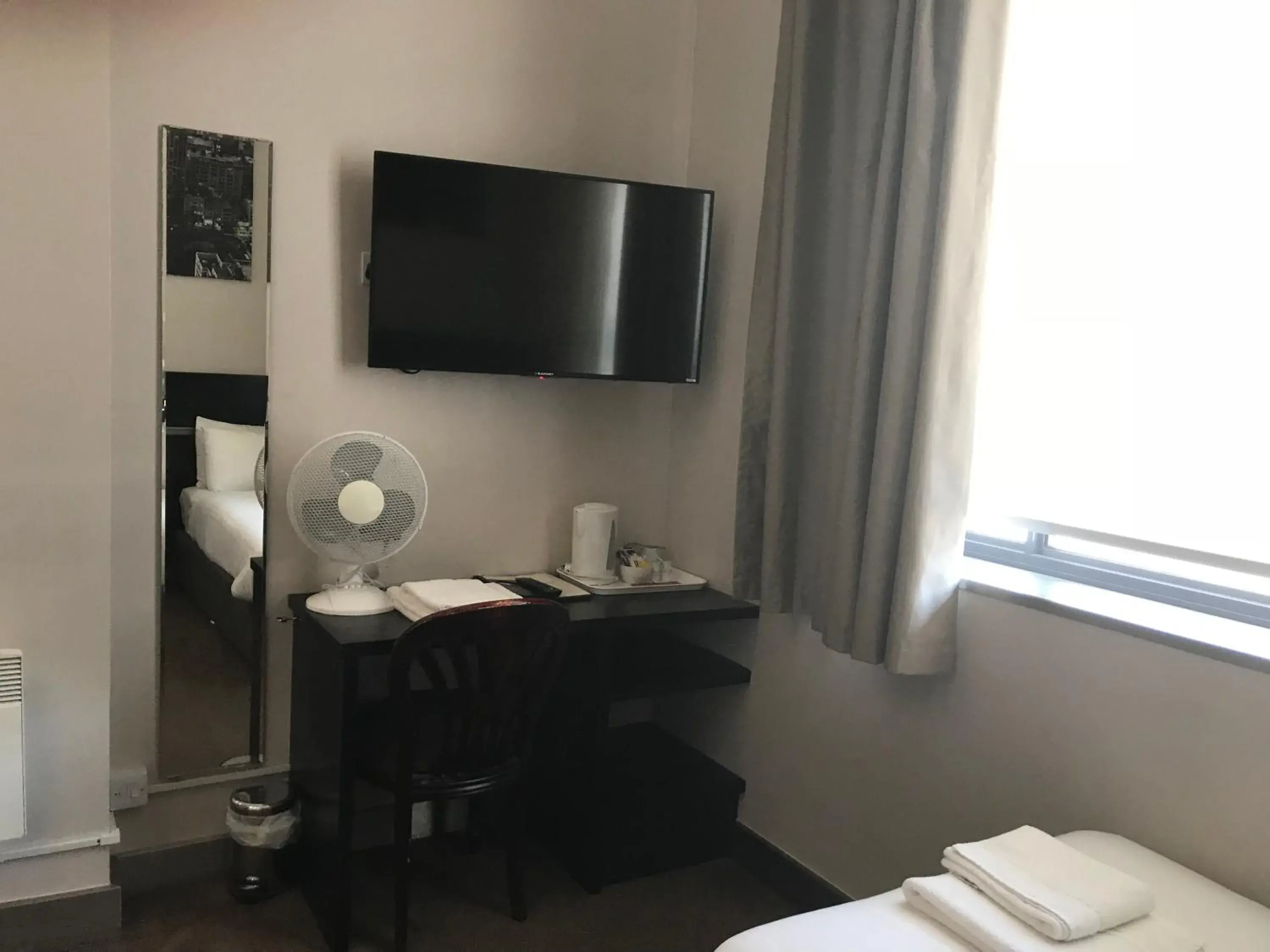 Standard Twin Room in Hatfield Lodge Standard Twin Room in Hatfield Lodge