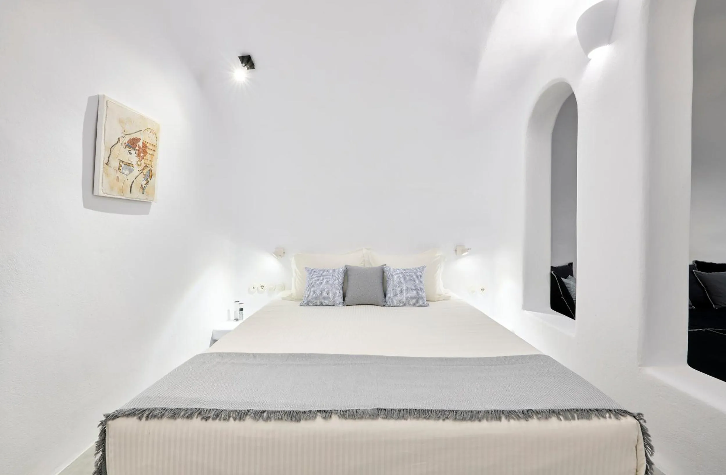 Bed in Cave Suite Oia