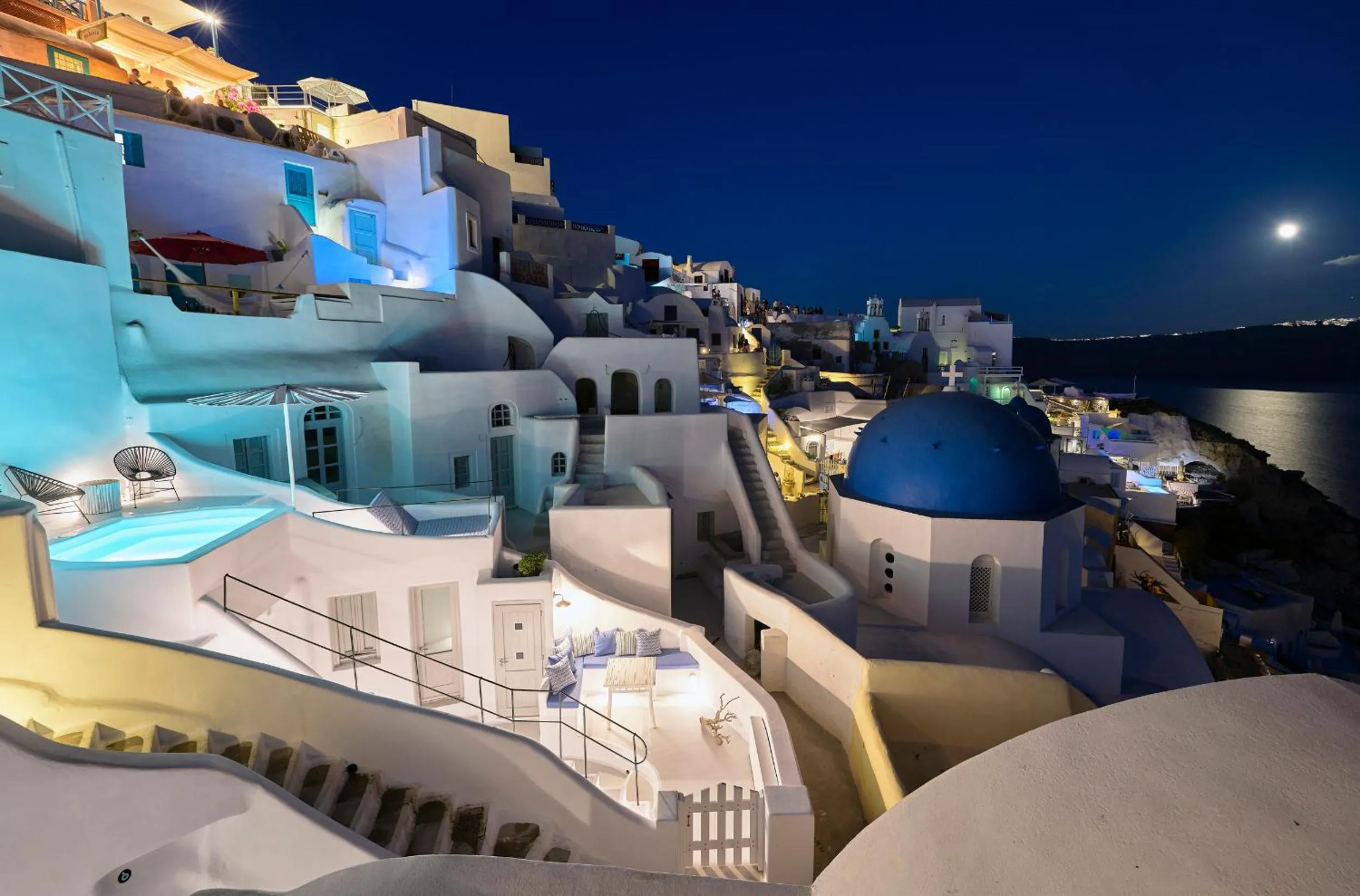 Hot Tub in Cave Suite Oia