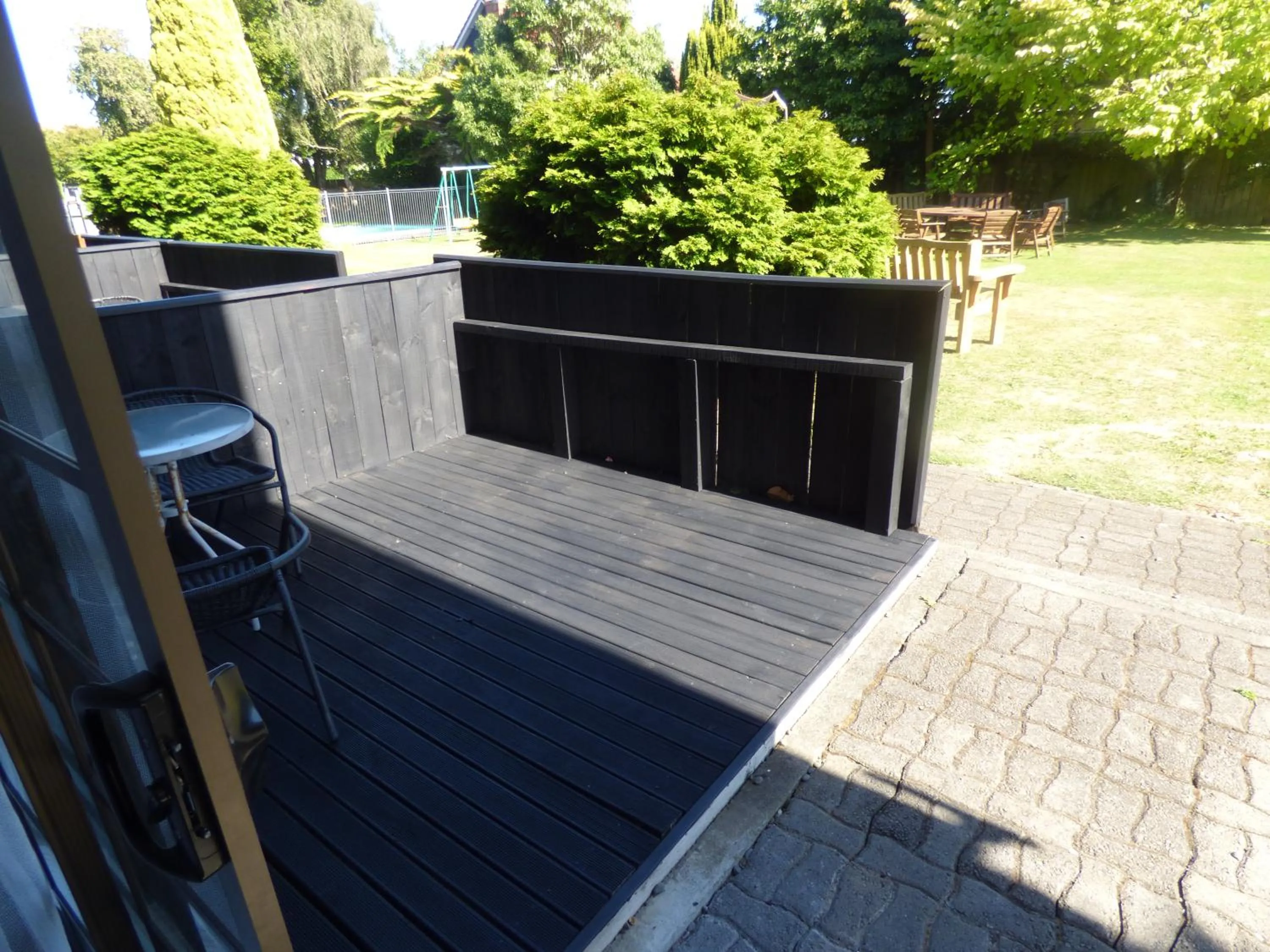 BBQ facilities in Ambassador Motel