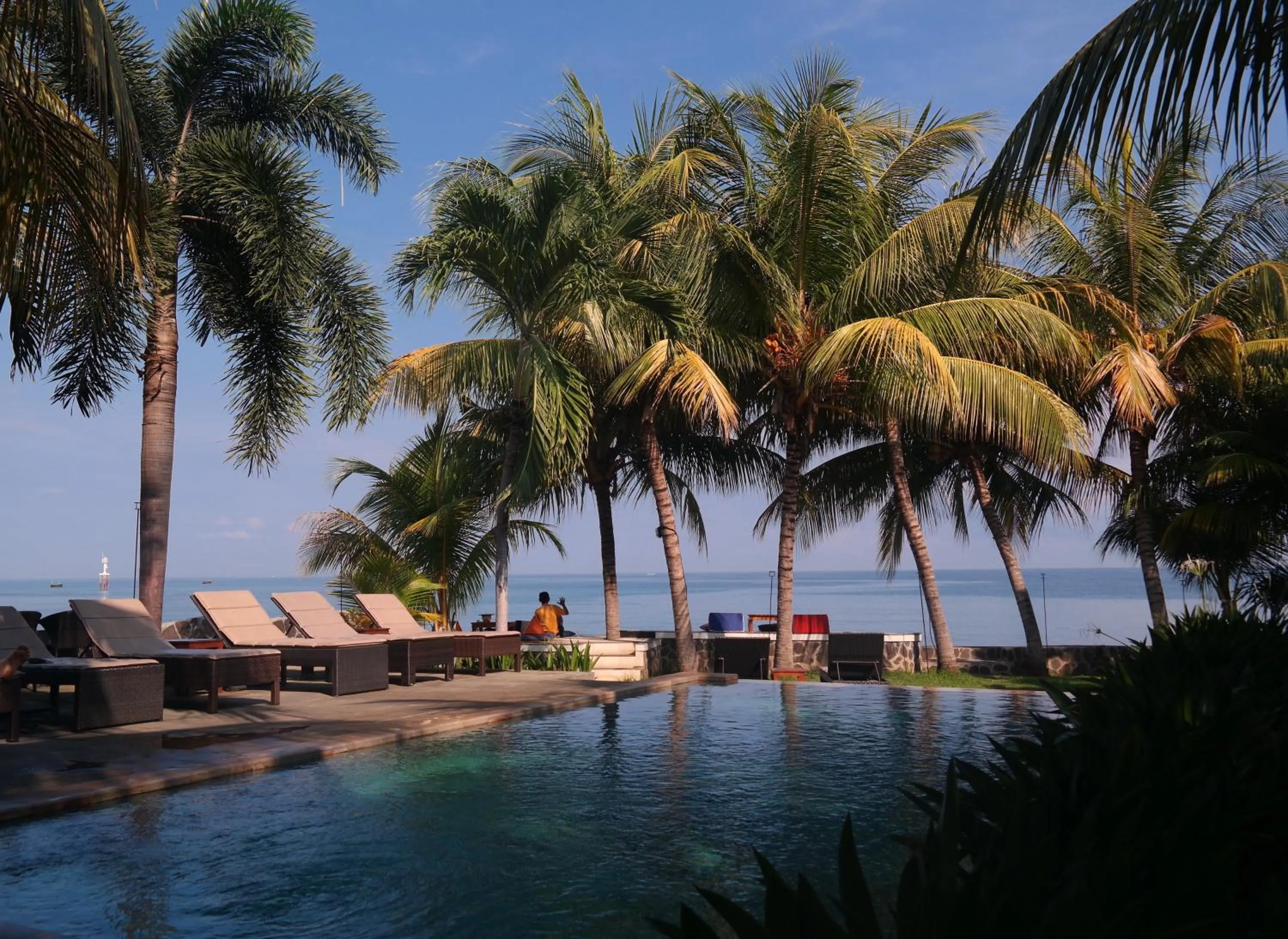 Pool view in 1000 Dream Bungalow
