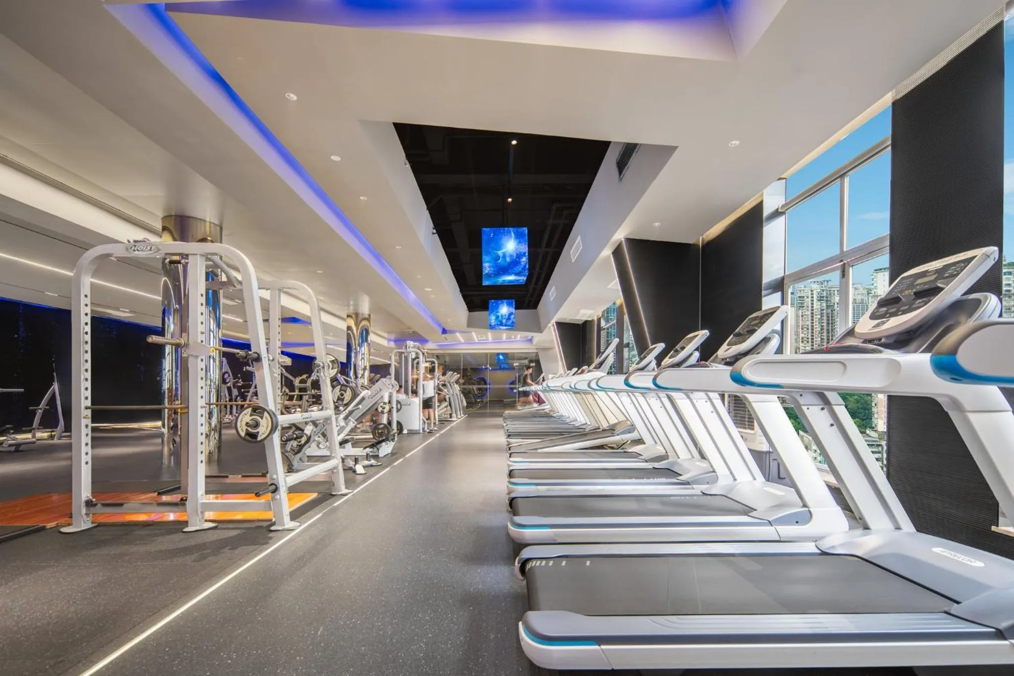 Fitness centre/facilities in Holiday Inn Express Chongqing Guanyinqiao by IHG