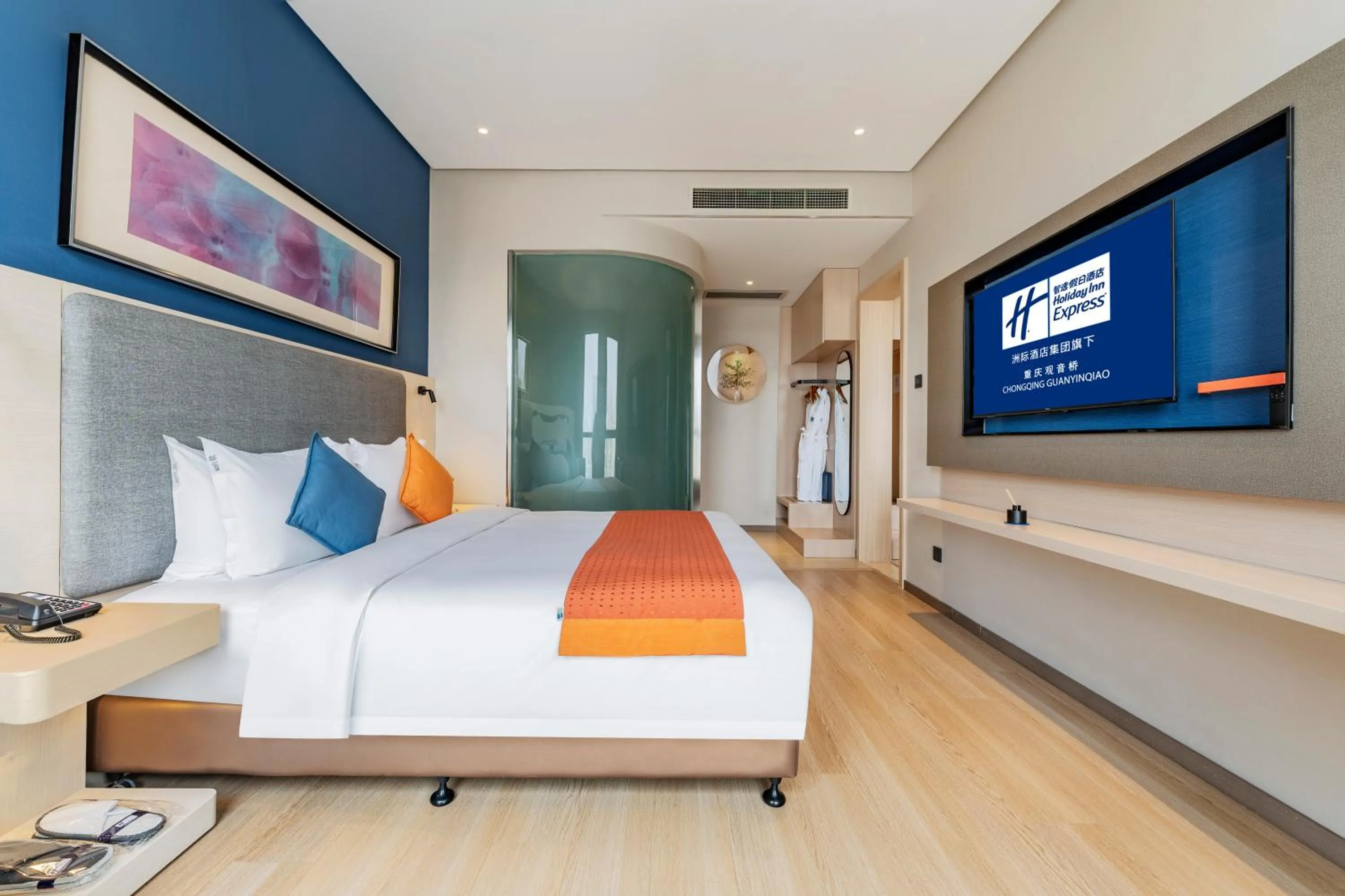 Bed in Holiday Inn Express Chongqing Guanyinqiao by IHG