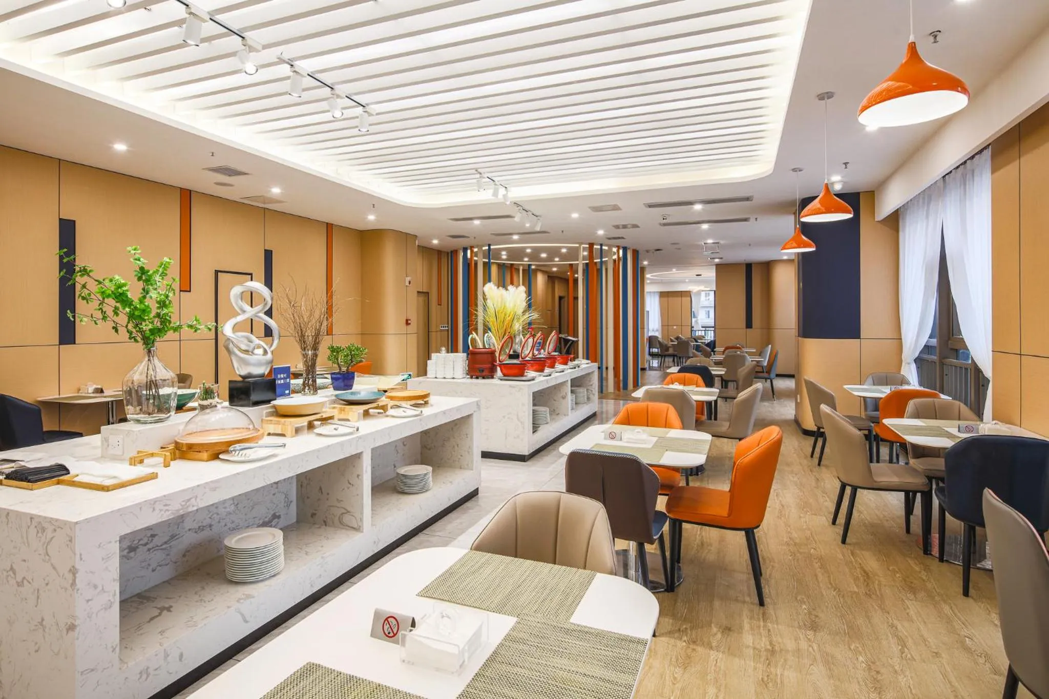 Restaurant/places to eat in Holiday Inn Express Chongqing Guanyinqiao by IHG