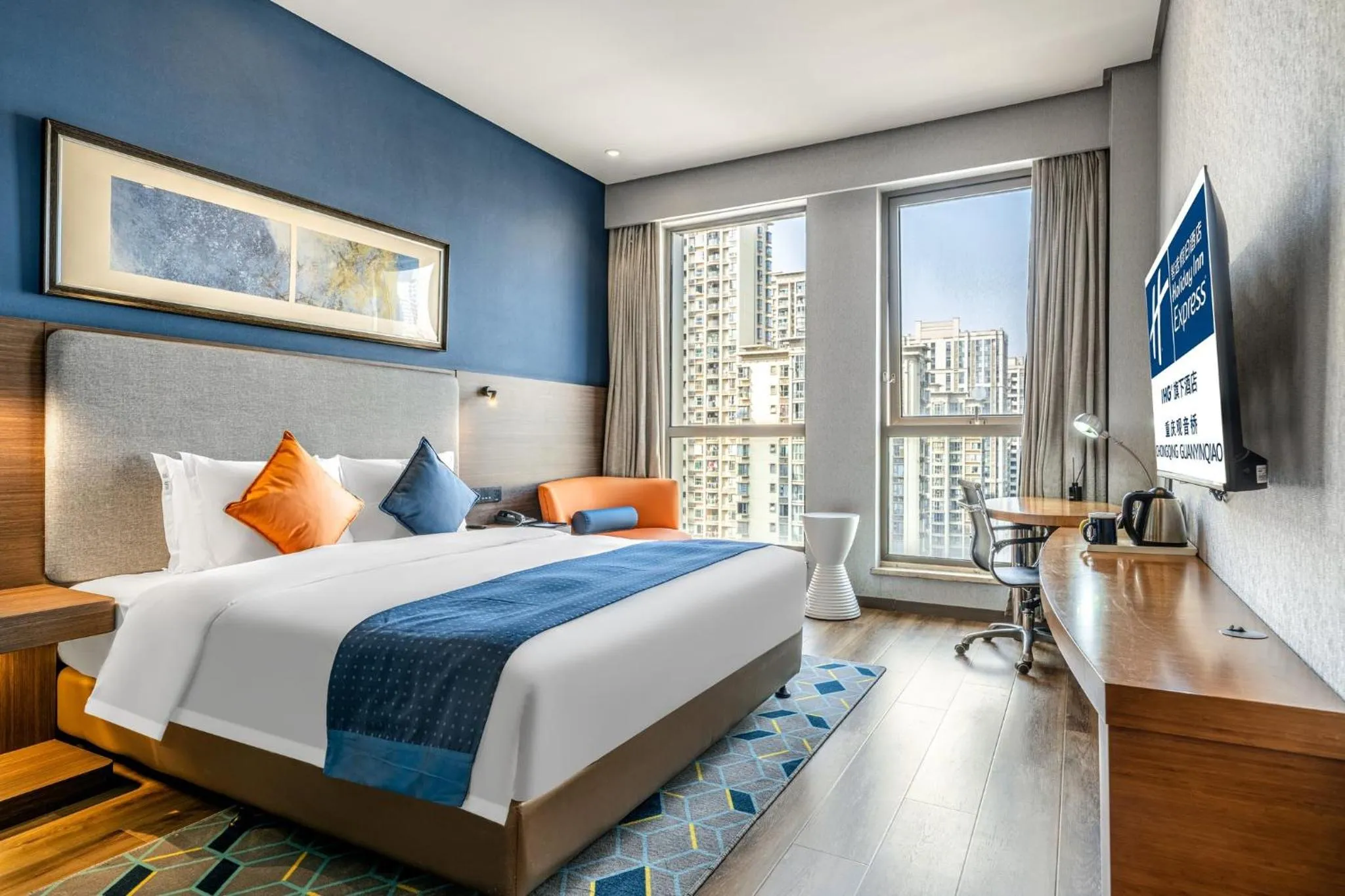 Photo of the whole room, Bed in Holiday Inn Express Chongqing Guanyinqiao by IHG