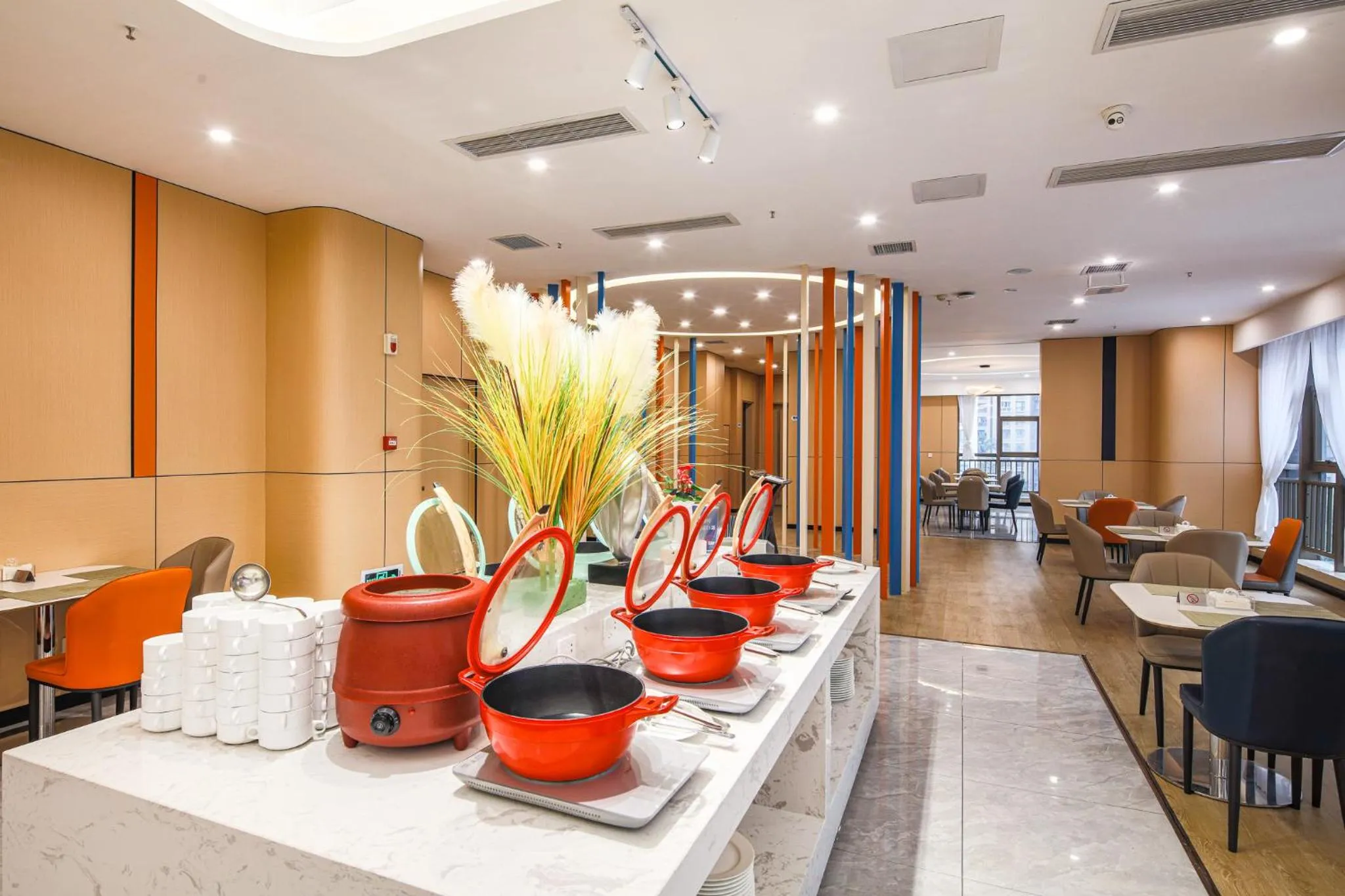 Restaurant/places to eat in Holiday Inn Express Chongqing Guanyinqiao by IHG