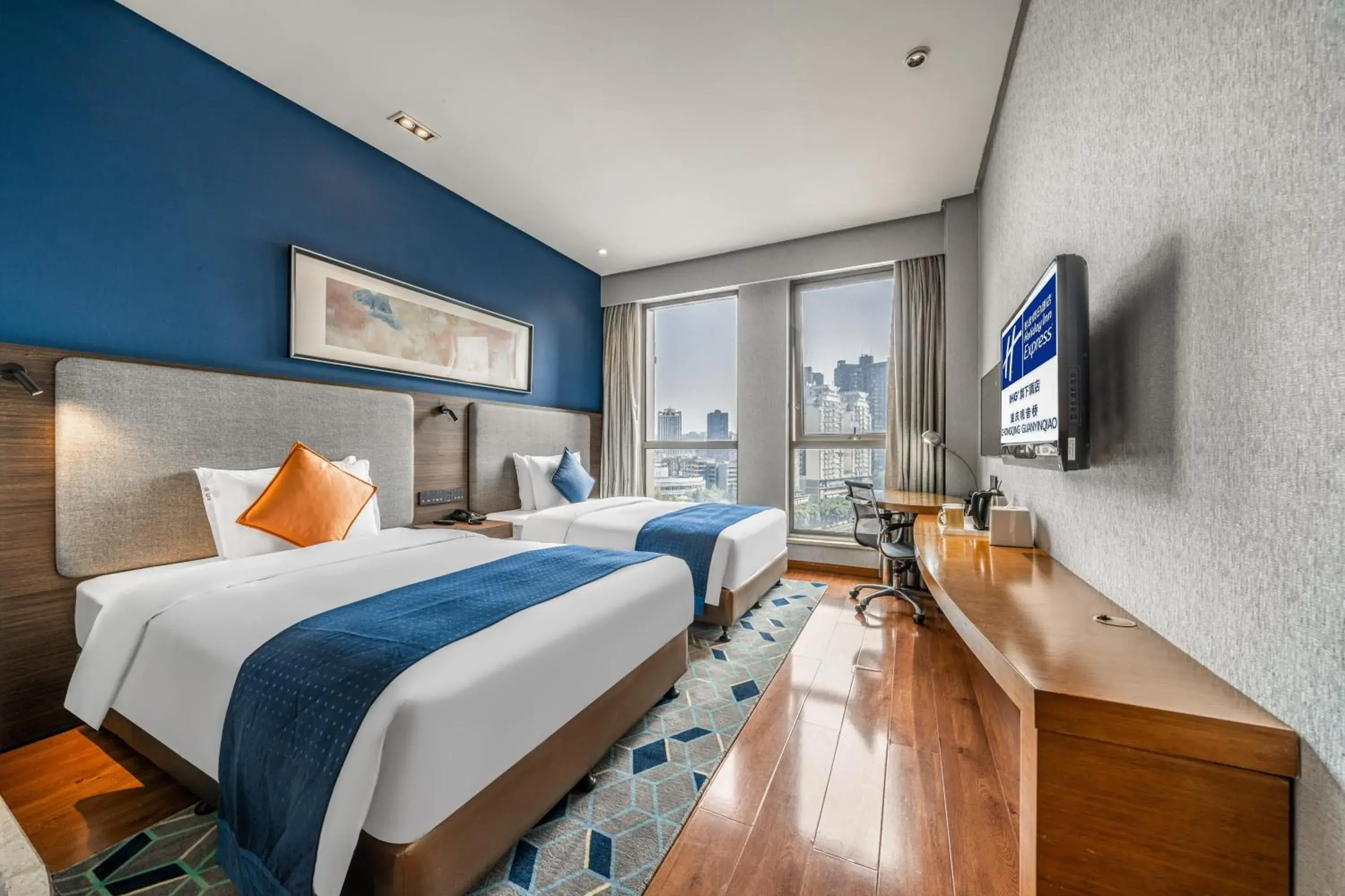 Standard Twin Room with City View in Holiday Inn Express Chongqing Guanyinqiao by IHG Standard Twin Room with City View in Holiday Inn Express Chongqing Guanyinqiao by IHG