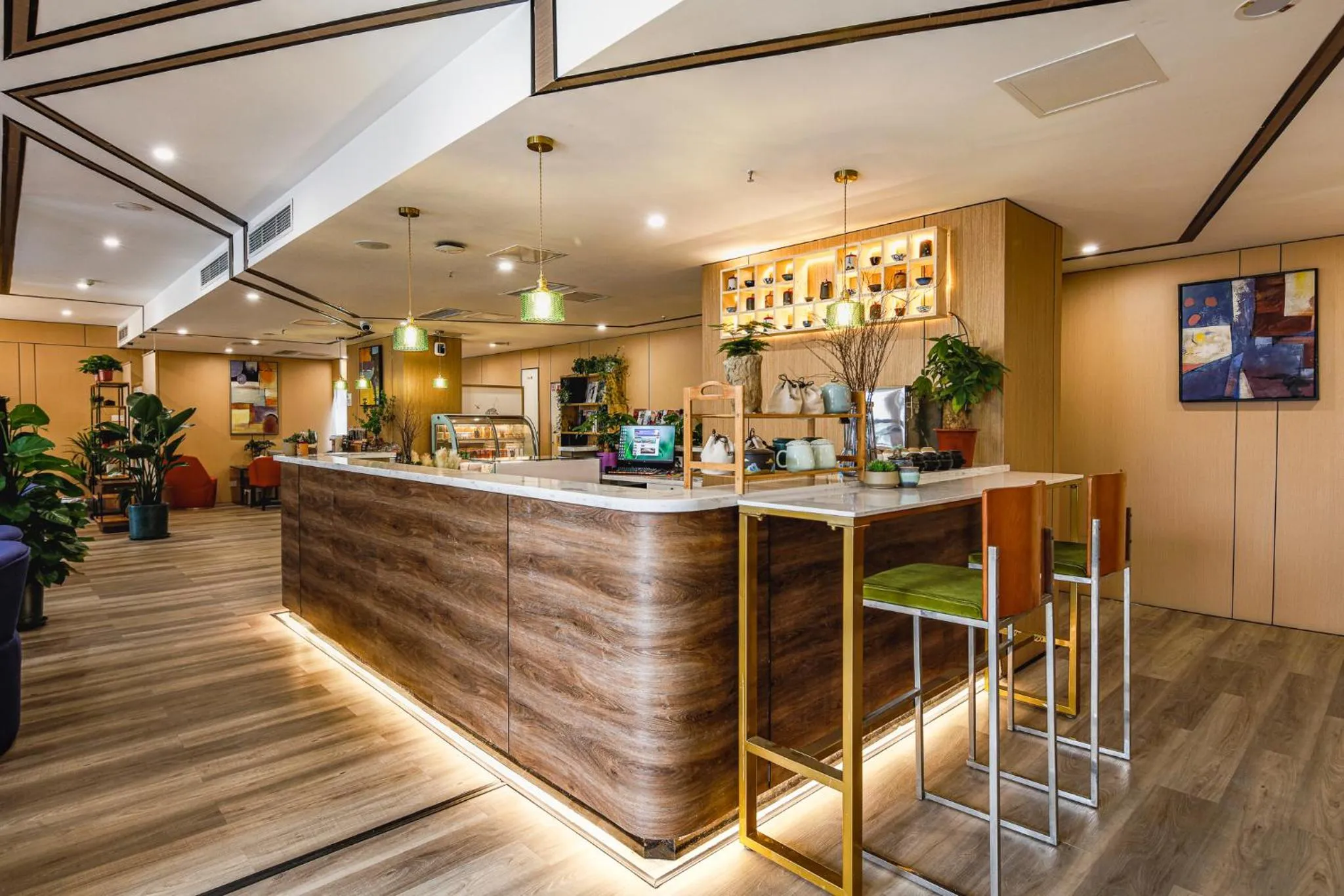 Lounge or bar in Holiday Inn Express Chongqing Guanyinqiao by IHG