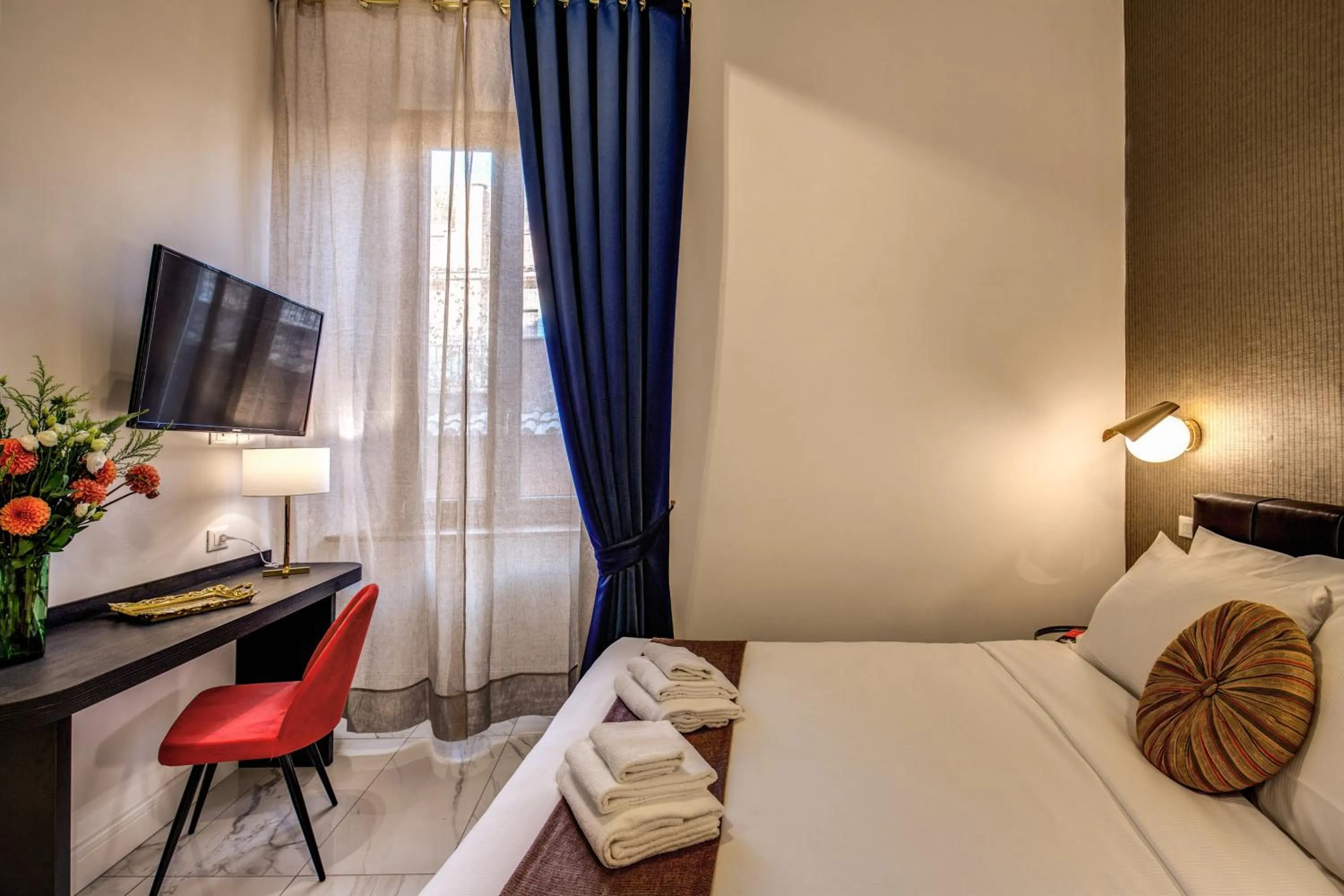 Bedroom, Bed in Little Queen Pantheon