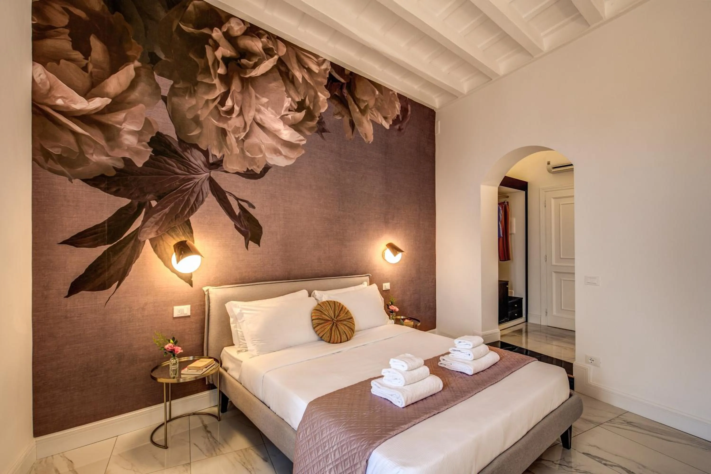 Bedroom, Bed in Little Queen Pantheon