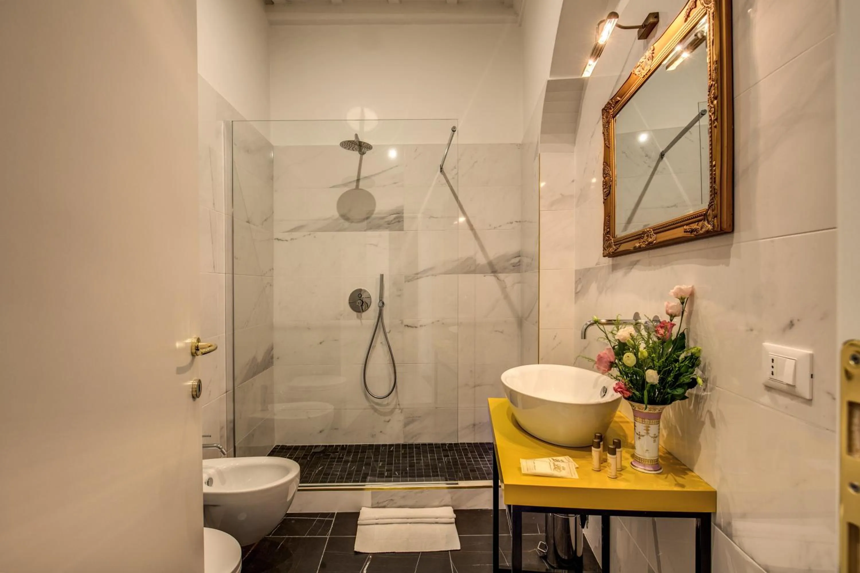 Bathroom in Little Queen Pantheon