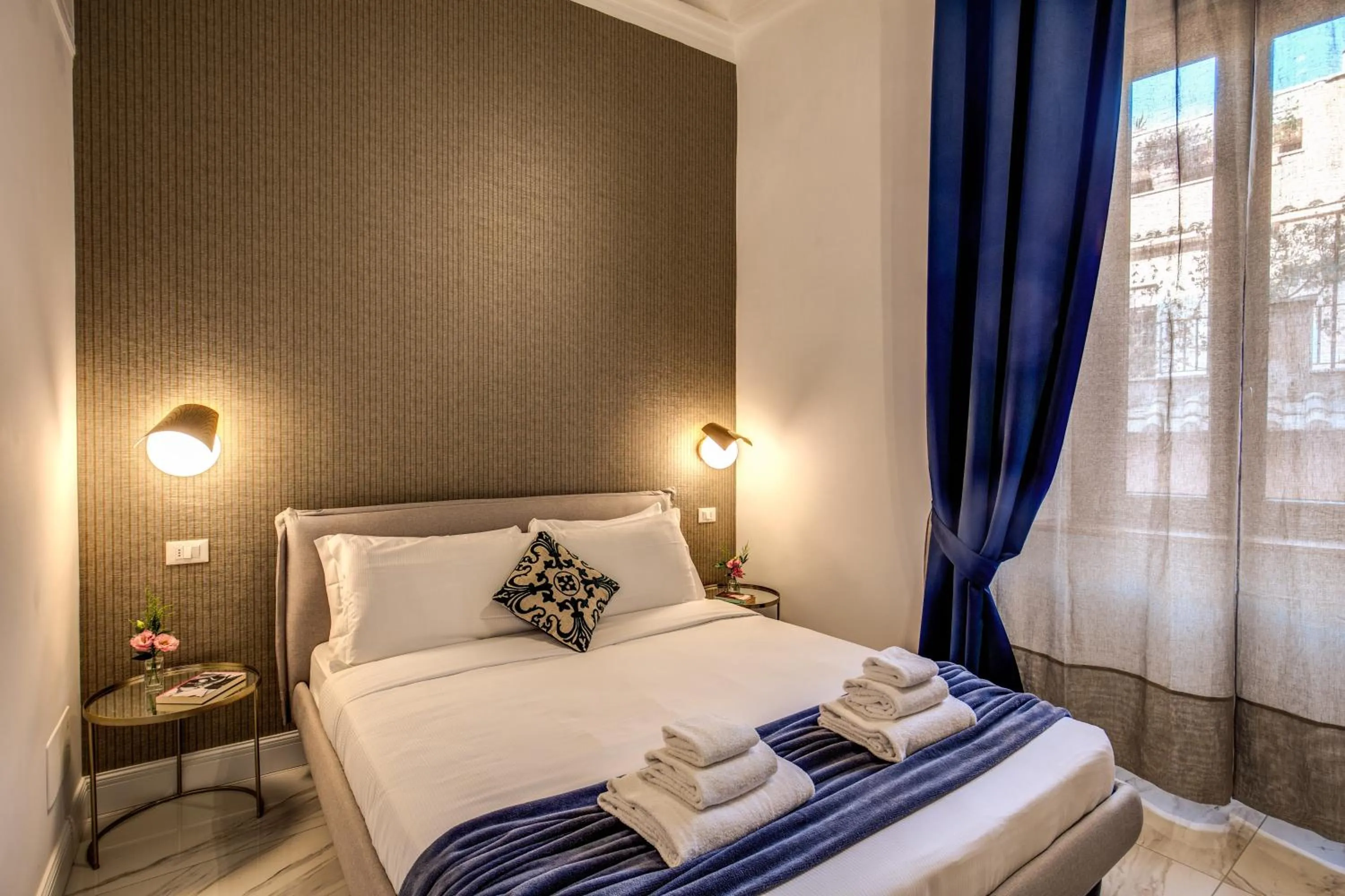 Bedroom, Bed in Little Queen Pantheon