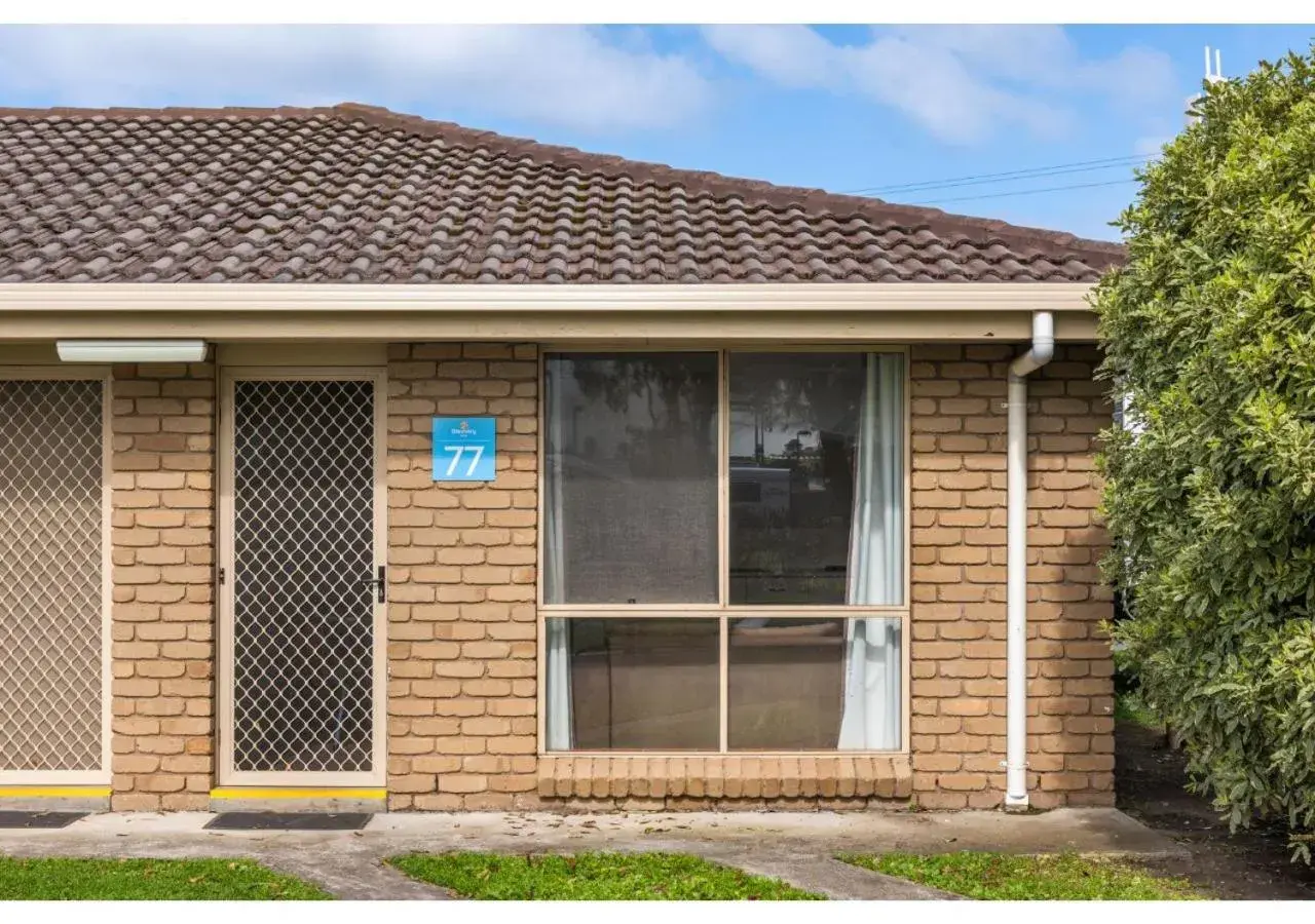 Standard Motel Room - Sleeps 4 in Discovery Parks - Warrnambool Standard Motel Room - Sleeps 4 in Discovery Parks - Warrnambool