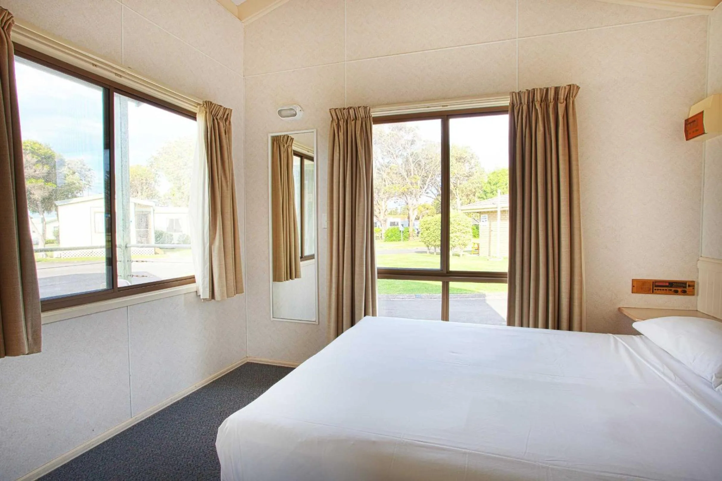 Bedroom, Bed in Discovery Parks - Warrnambool