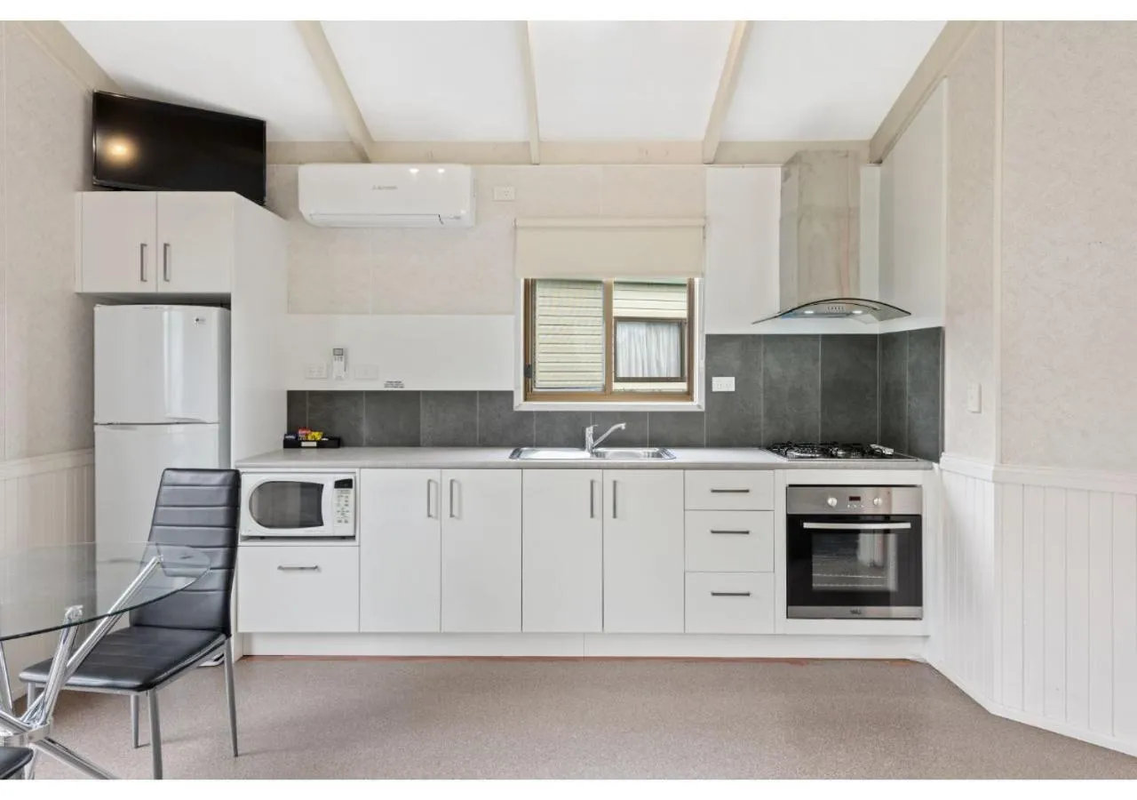 Kitchen or kitchenette in Discovery Parks - Warrnambool