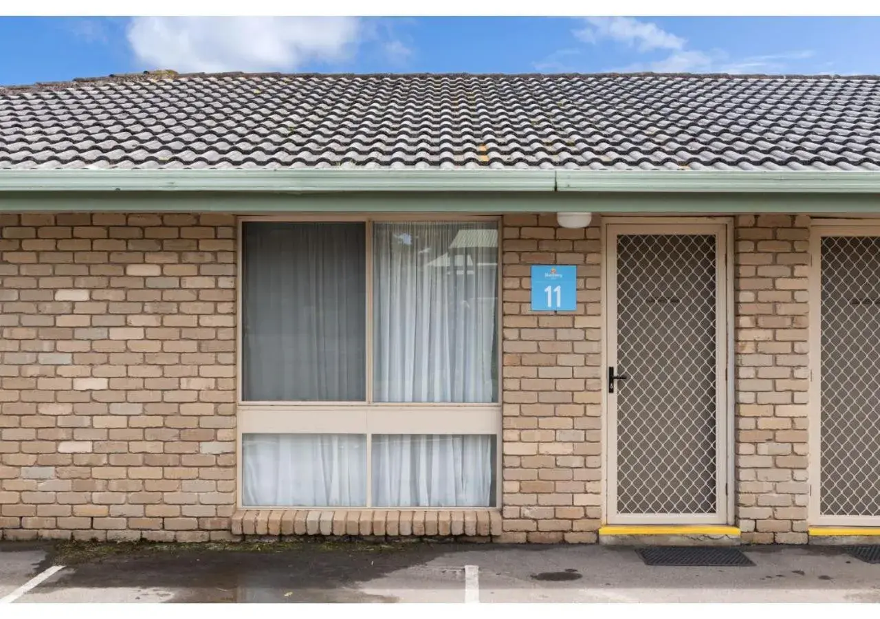 Standard Motel Room - Sleeps 5 in Discovery Parks - Warrnambool Standard Motel Room - Sleeps 5 in Discovery Parks - Warrnambool