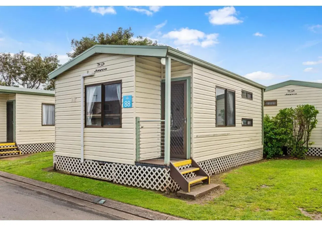 Standard Cabin - Sleeps 6 in Discovery Parks - Warrnambool Standard Cabin - Sleeps 6 in Discovery Parks - Warrnambool