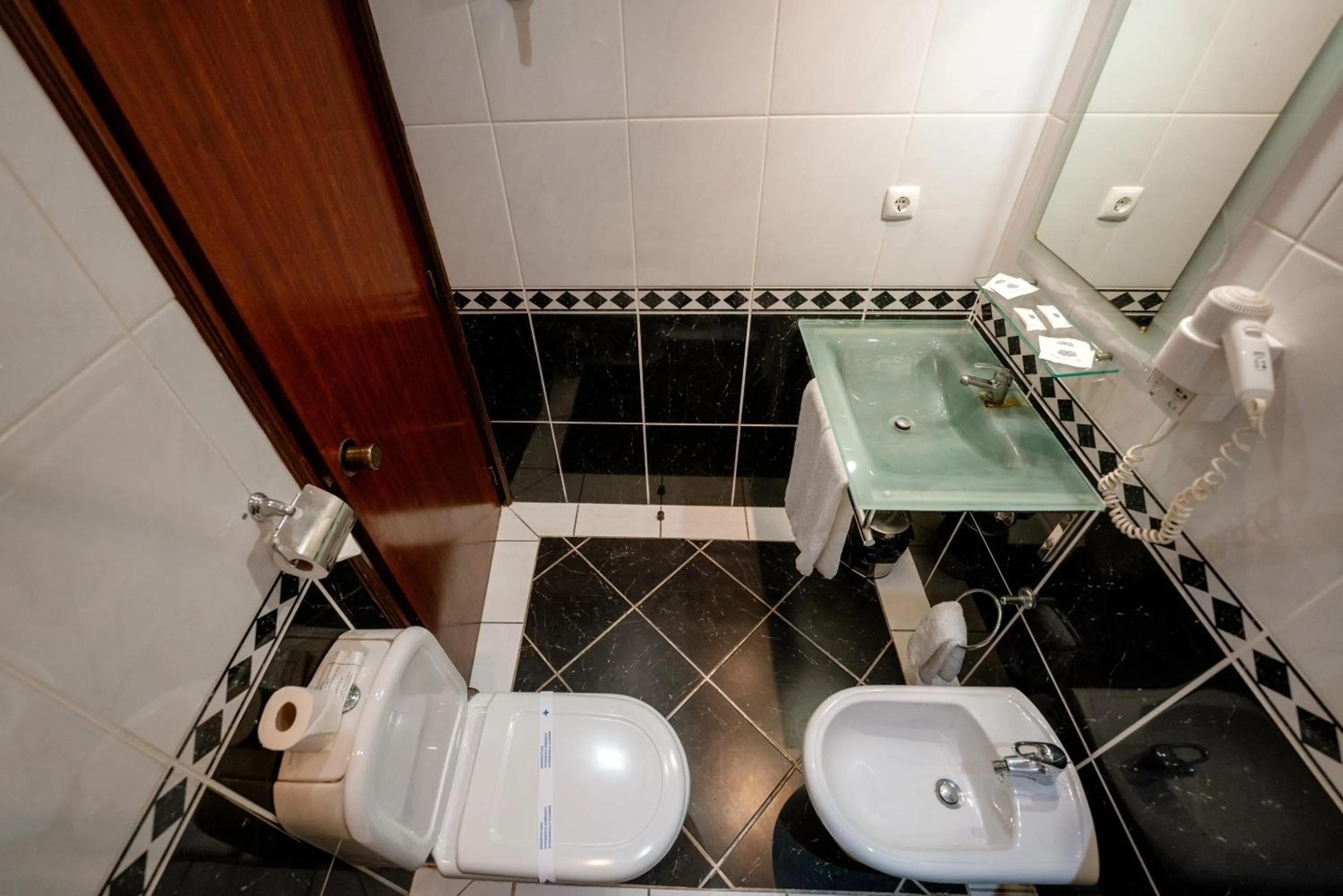 Bathroom in Hotel Avenida Praia