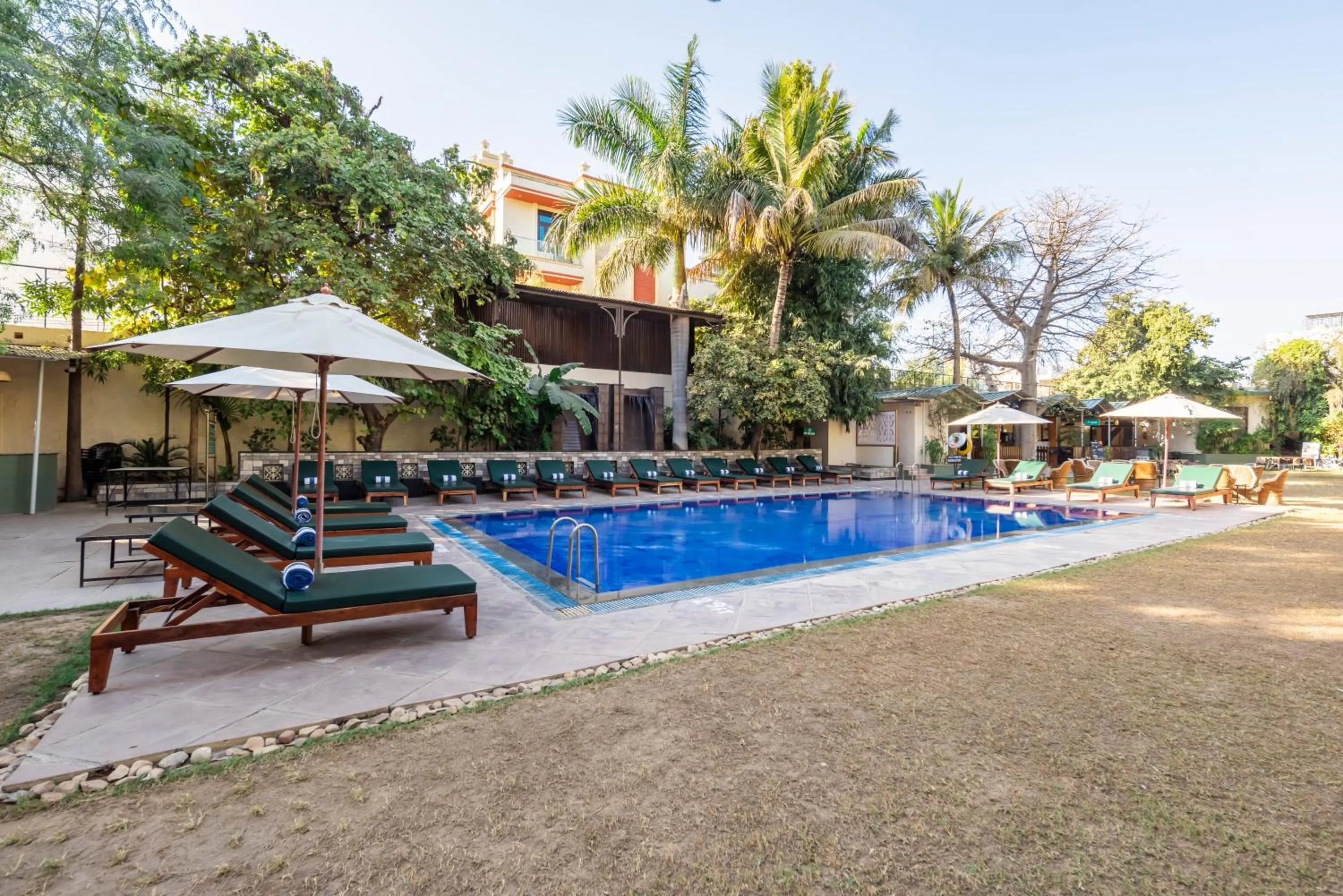 Swimming pool in Hotel Ranthambore Regency