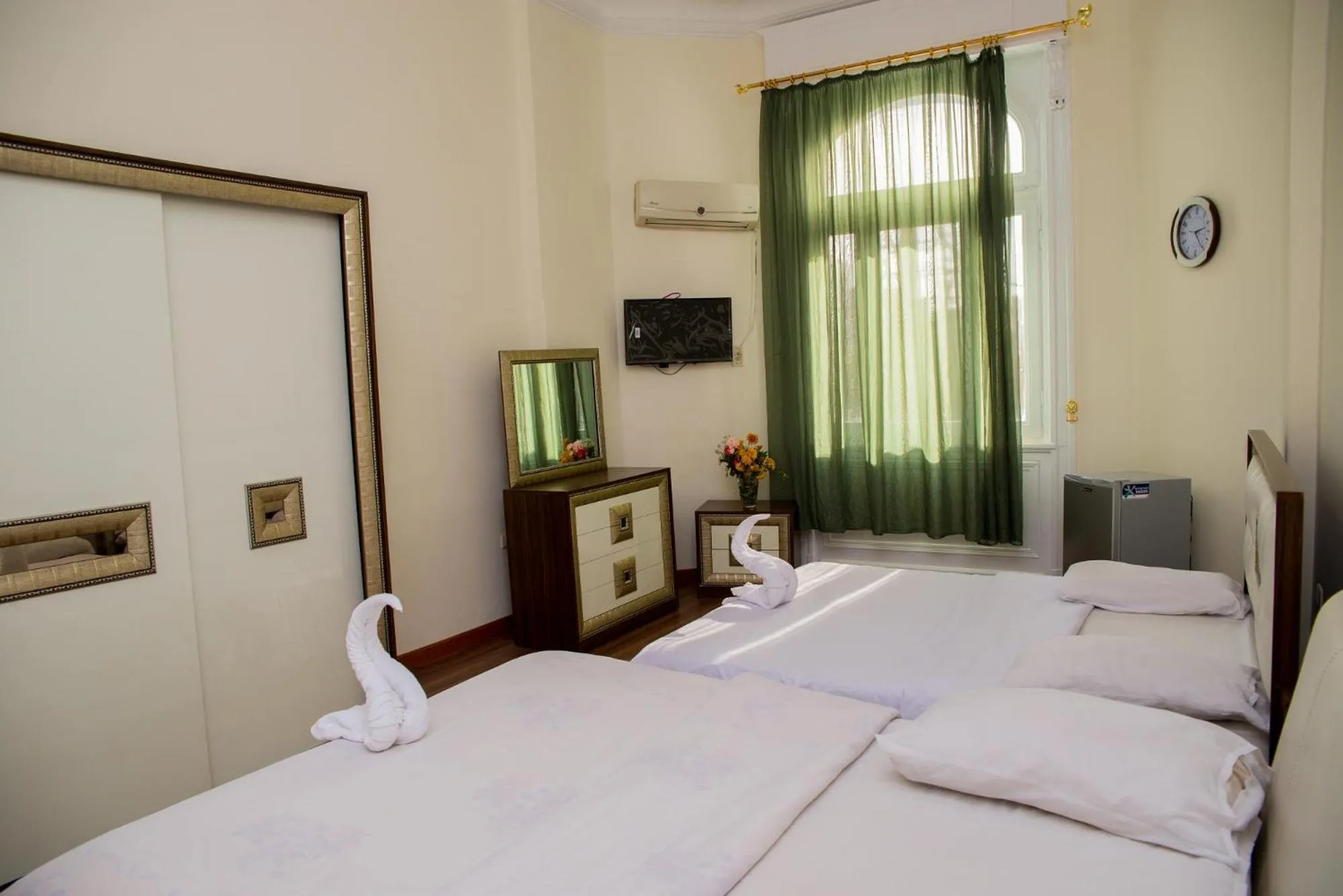 Bed in Hotel Grand Royal Cairo