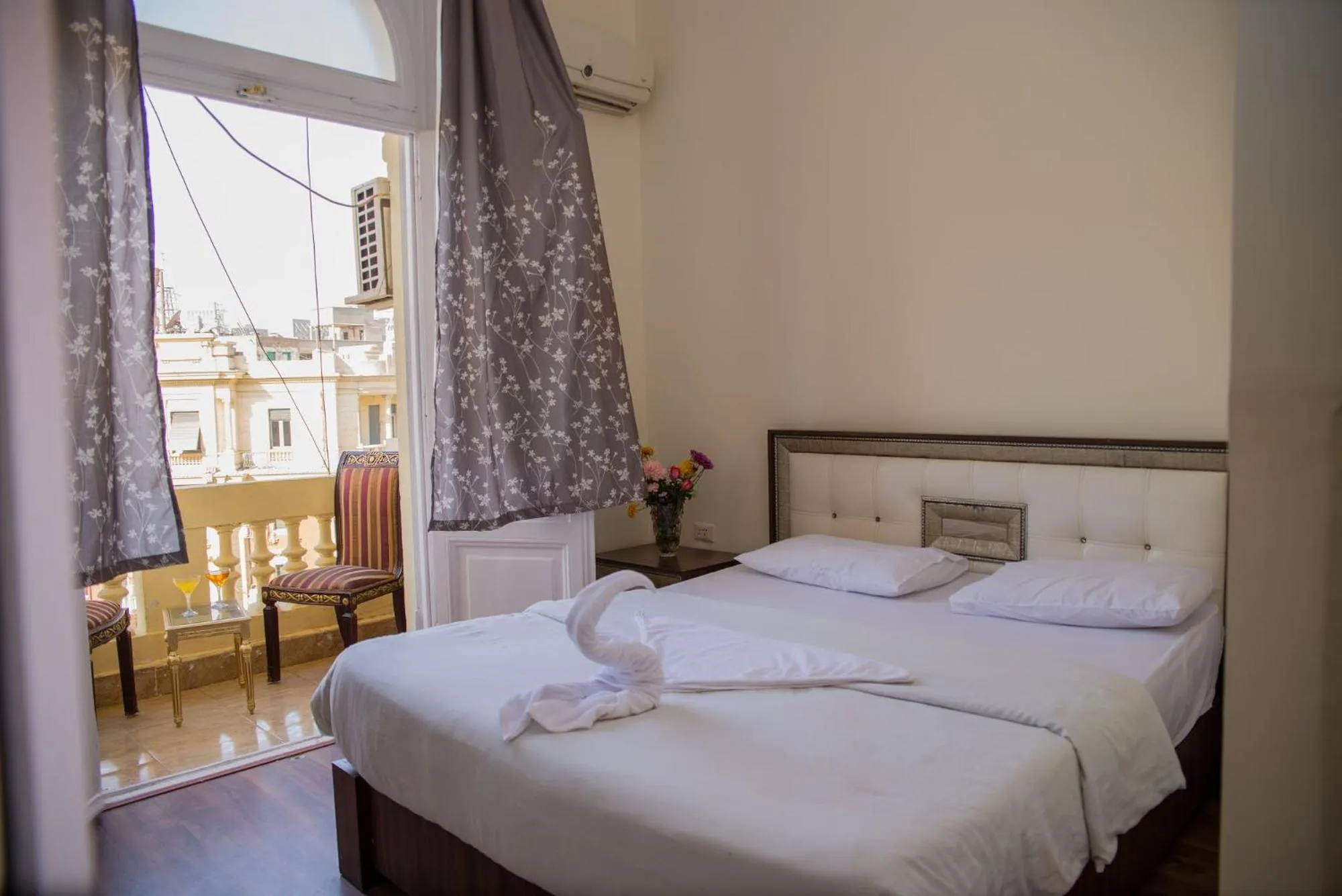 Bed in Hotel Grand Royal Cairo