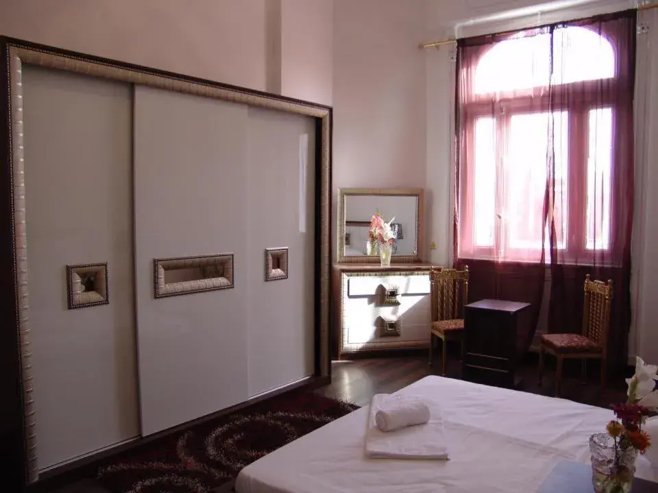 Royal Family Suite in Hotel Grand Royal Cairo Royal Family Suite in Hotel Grand Royal Cairo