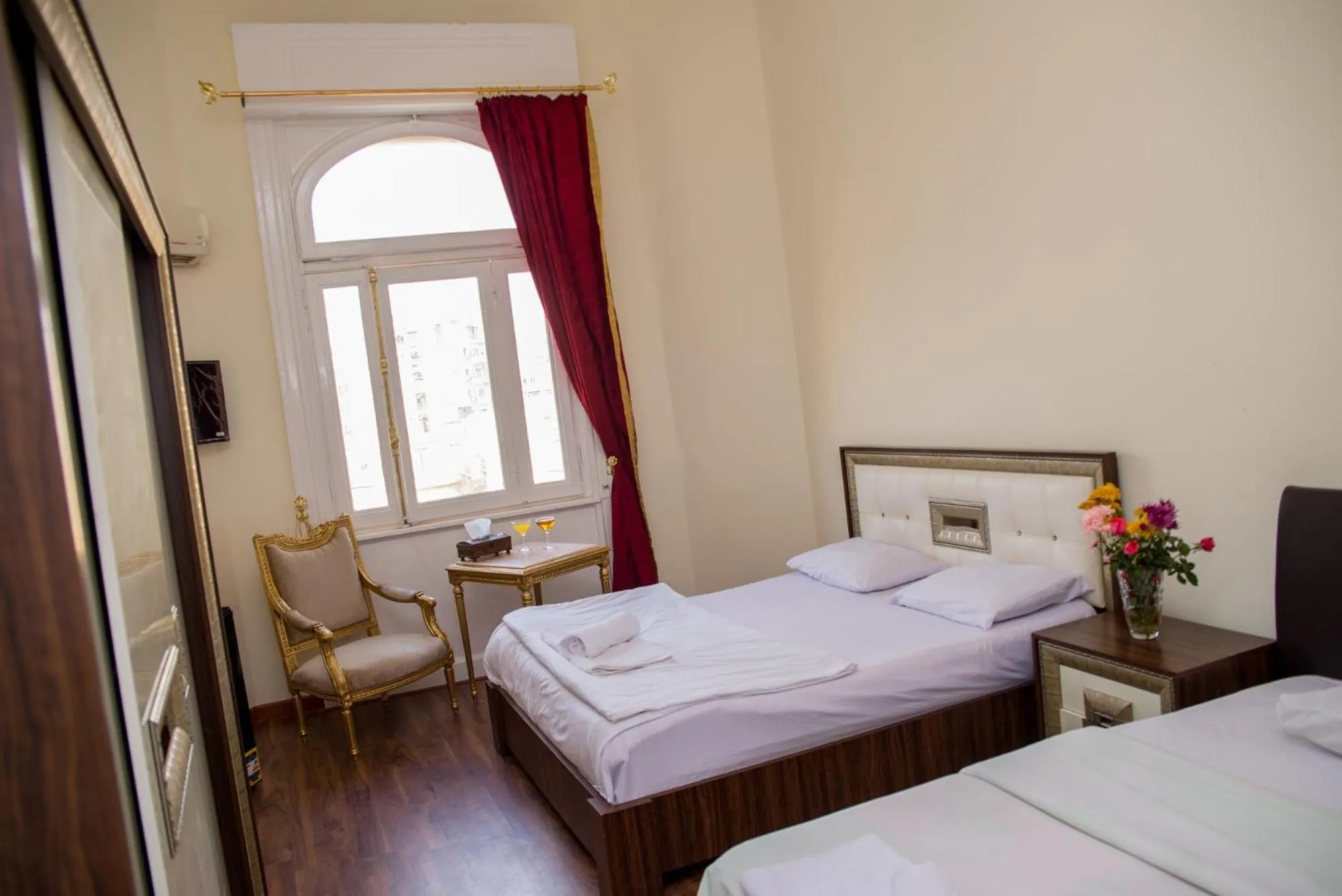 Bed in Hotel Grand Royal Cairo