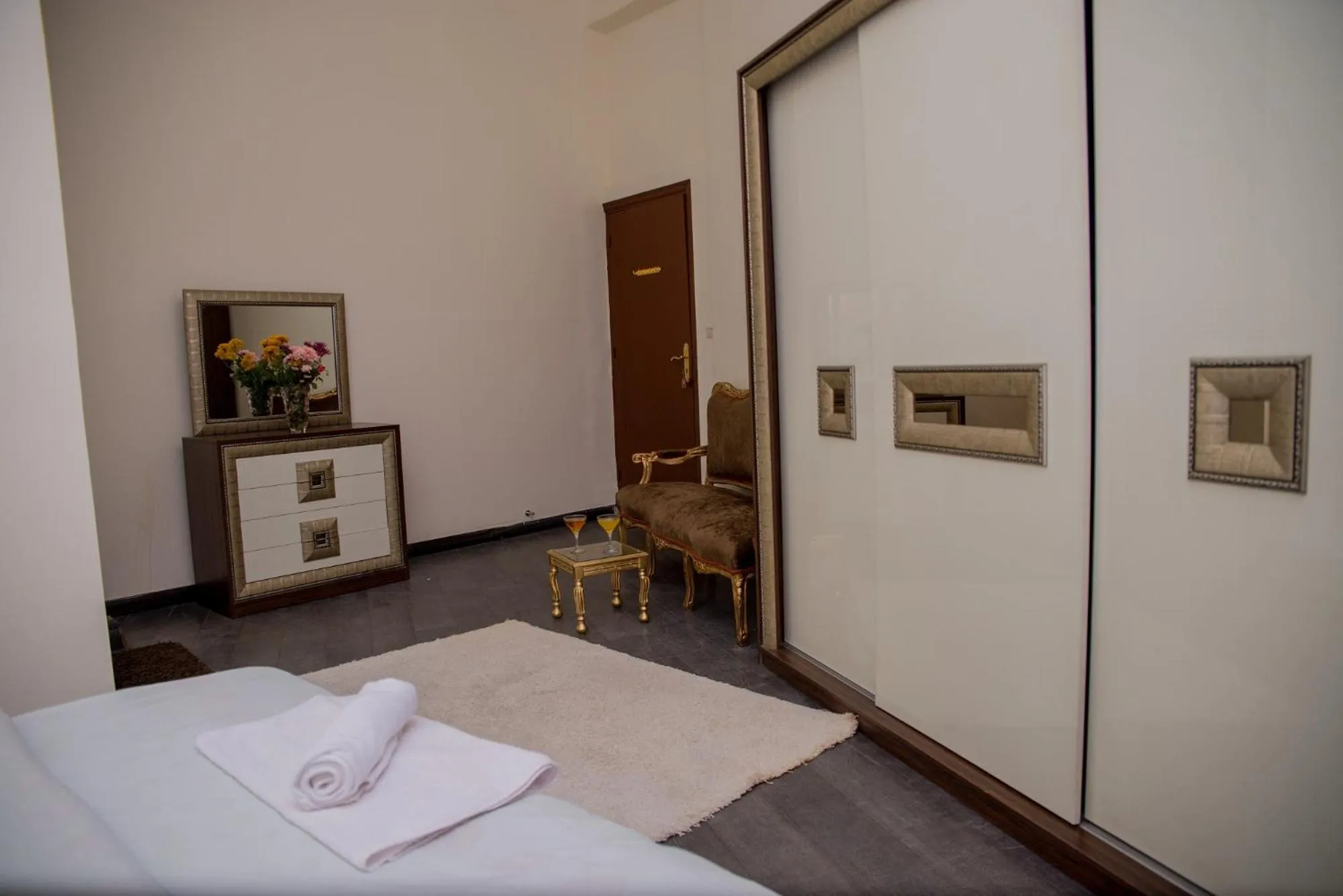 Bed in Hotel Grand Royal Cairo